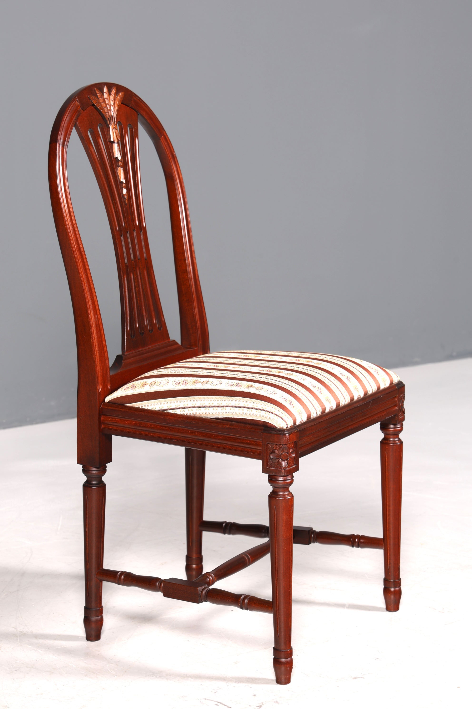 Wunderschöner Stuhl im Gustavianischem Stil Englisch Küchenstuhl Antik Stil Sekretär Stuhl