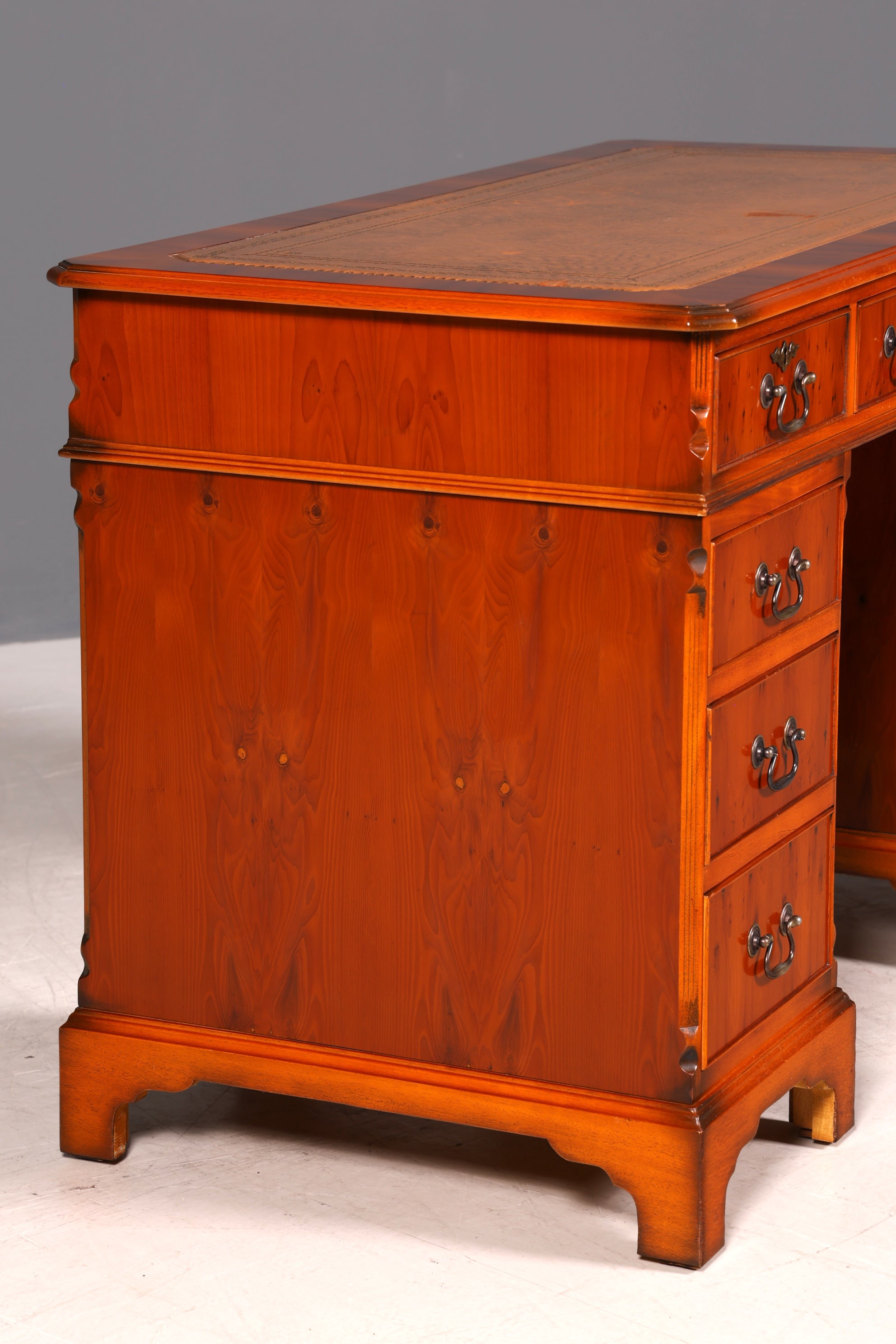 G616 Finish cm Wunderschöner Englischer Schreibtisch Englisch Eibe Desk Leder Auflage Antik Stil Bürotisch Office Desk (Kopie)