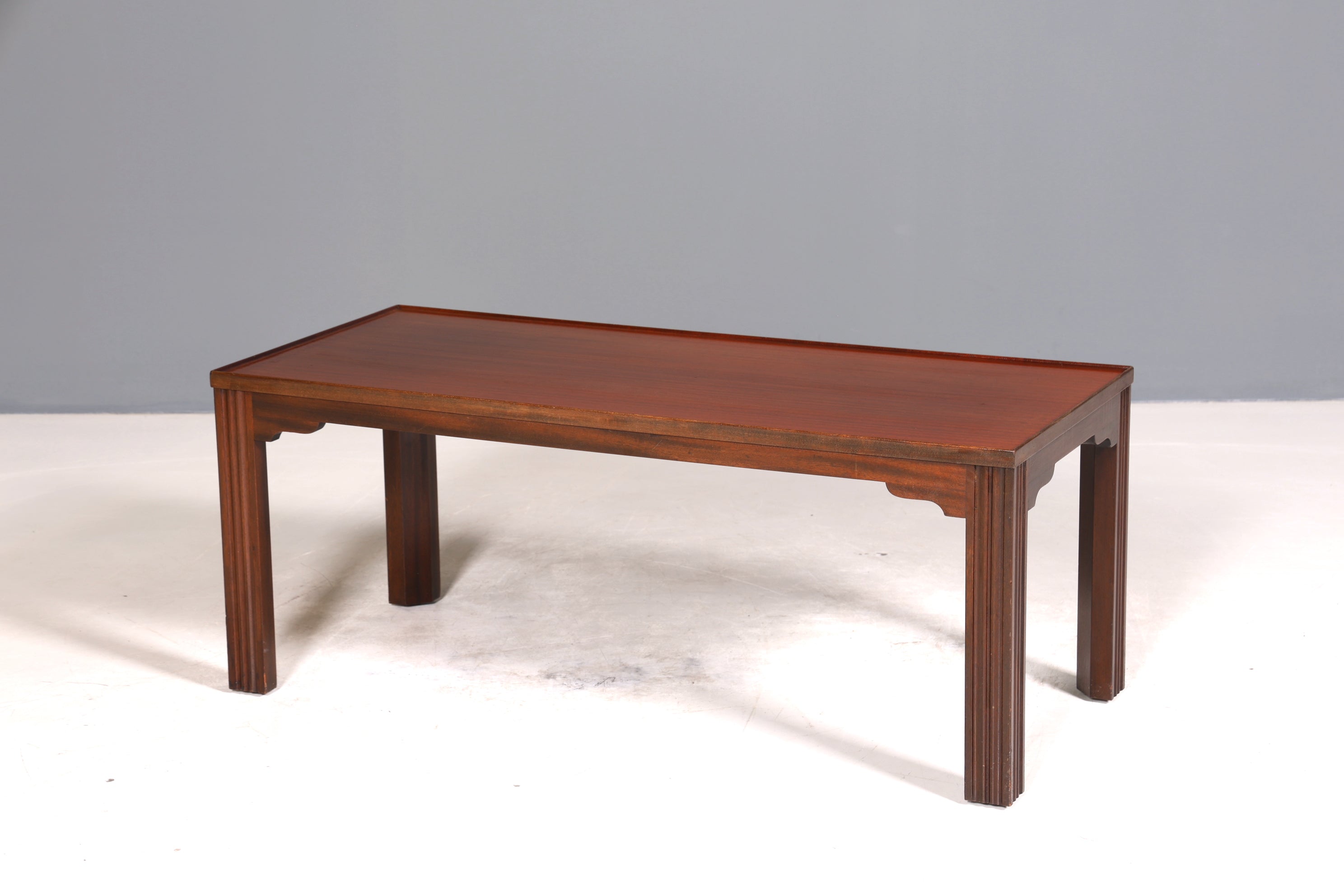 Traumhafter Tisch im Englischen Stil Couchtisch Mahagoni Antik Stil Ablagetisch