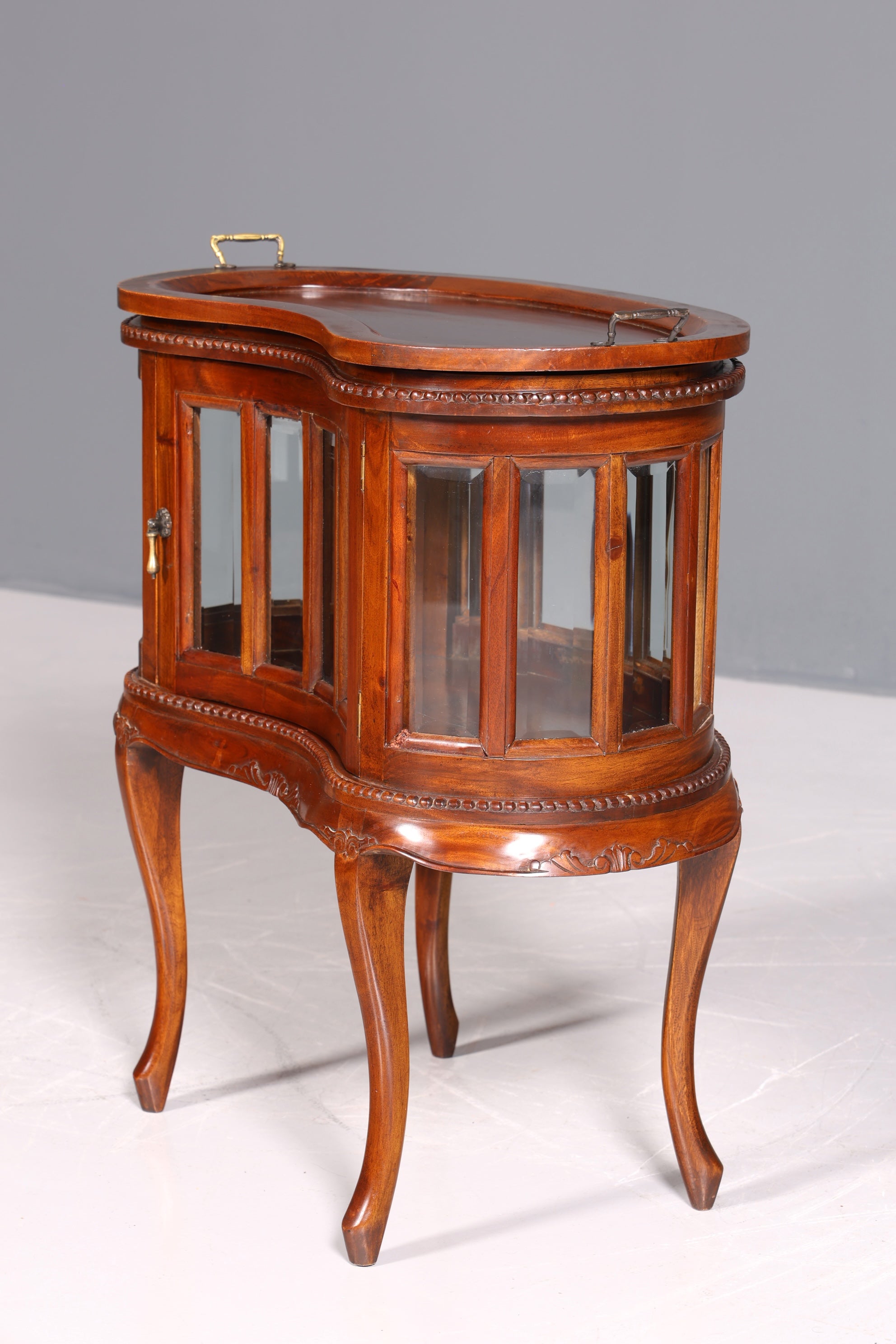 Wunderschöner filigraner Chippendale Barschrank echt Holz Teeschrank im Jugendstil Vitrine