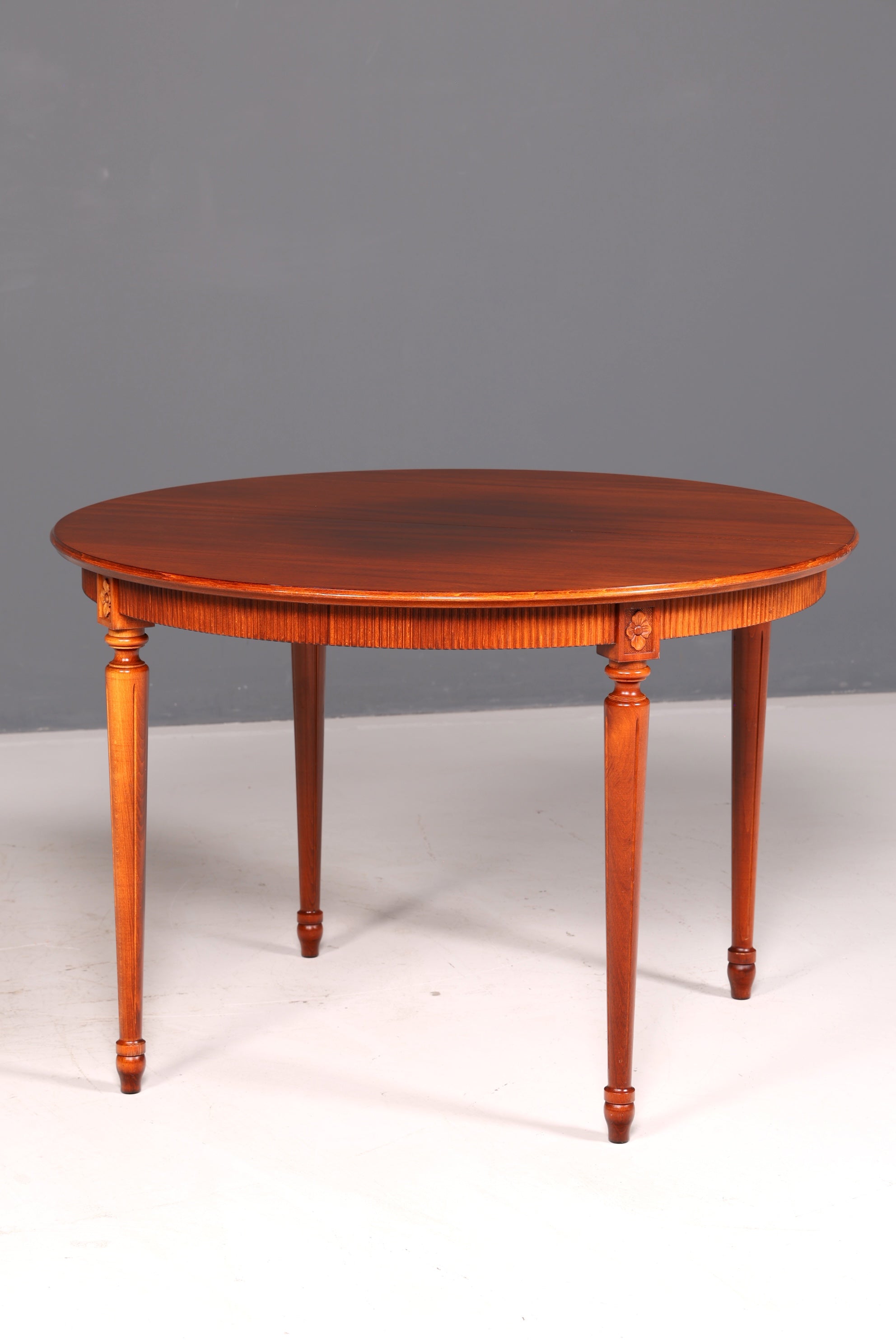 Wunderschöner Tisch im Gustavianischen Stil Küchentisch ausziehbar Esszimmer Tisch Rund Vintage