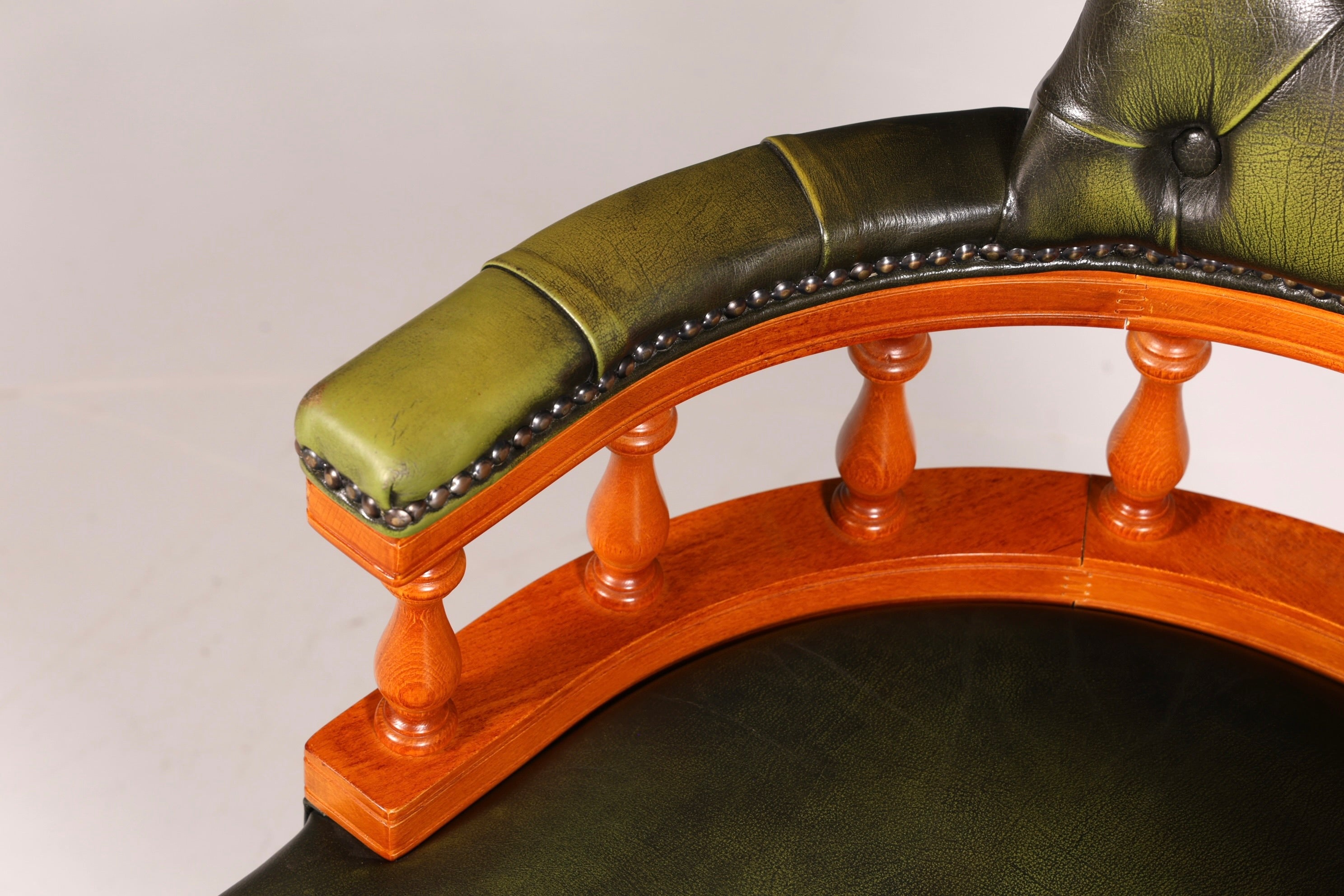 Original Chesterfield Centurion Captain Chair Englisch Grün Echt Leder Sessel Armlehnsessel