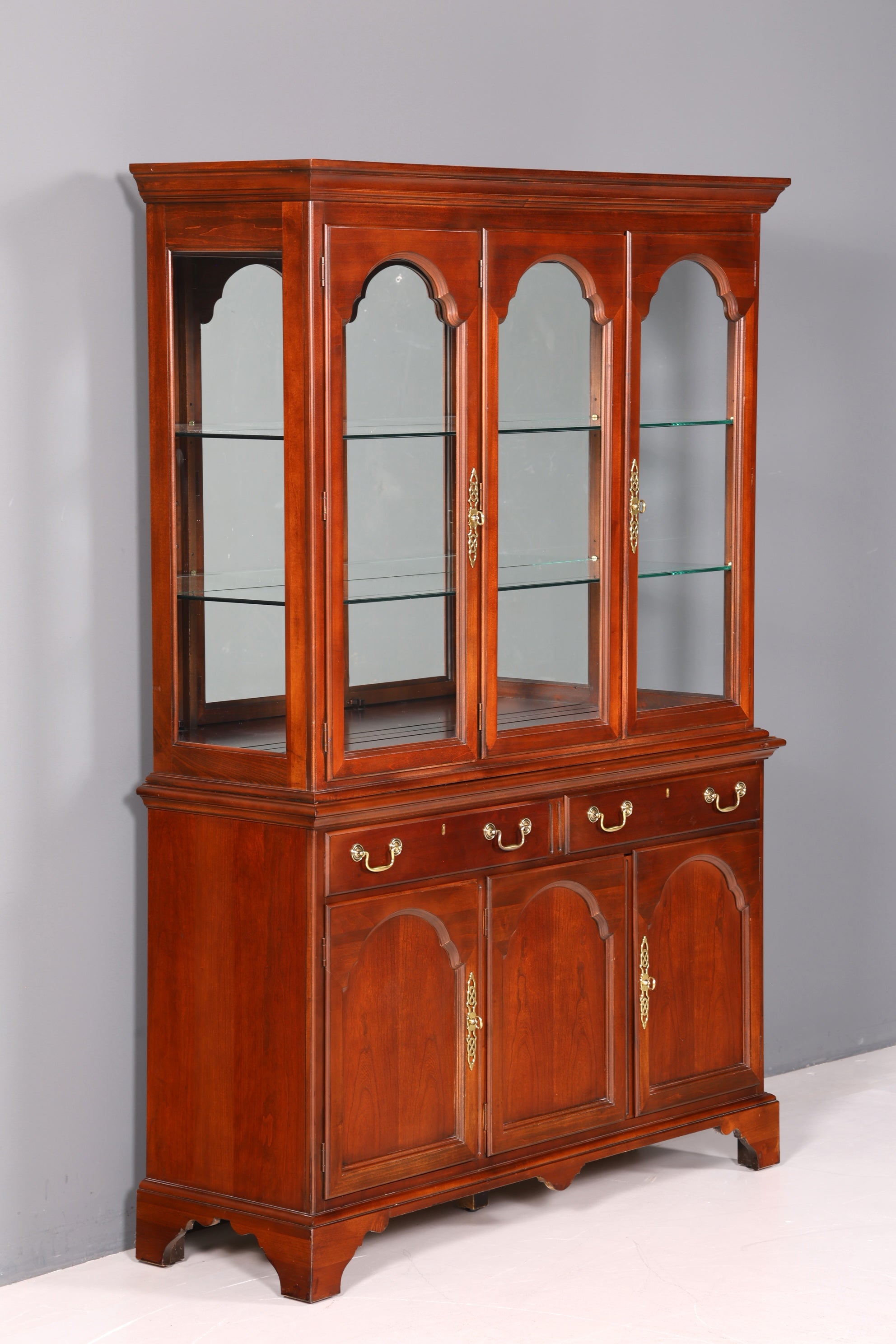 Noble Original Drexel Heritage Curio Cabinet Bookcase USA Cabinet Buffet Shelf Glass Display Cabinet