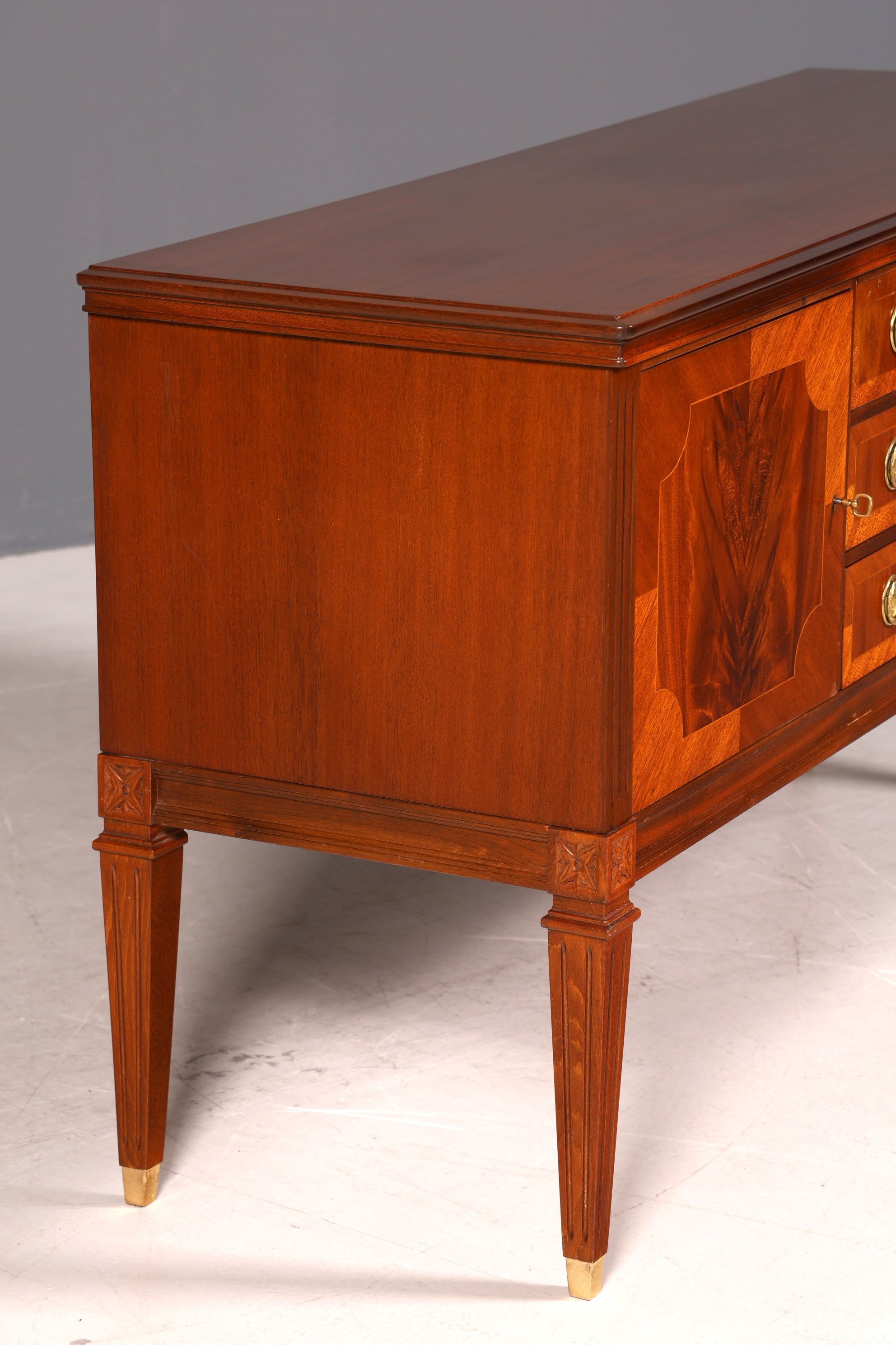 Wunderschönes Sideboard im Gustavianischen Stil 60er Jahre TV Schrank Kommode