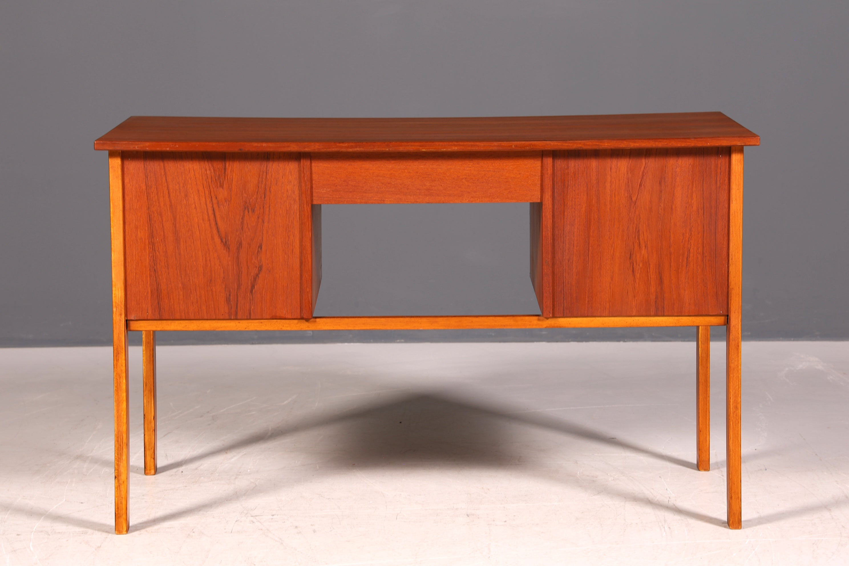 G227 Finish Wunderschöner Mid Century Schreibtisch Danish Design Teak Holz Bürotisch Vintage Office Table (Kopie)