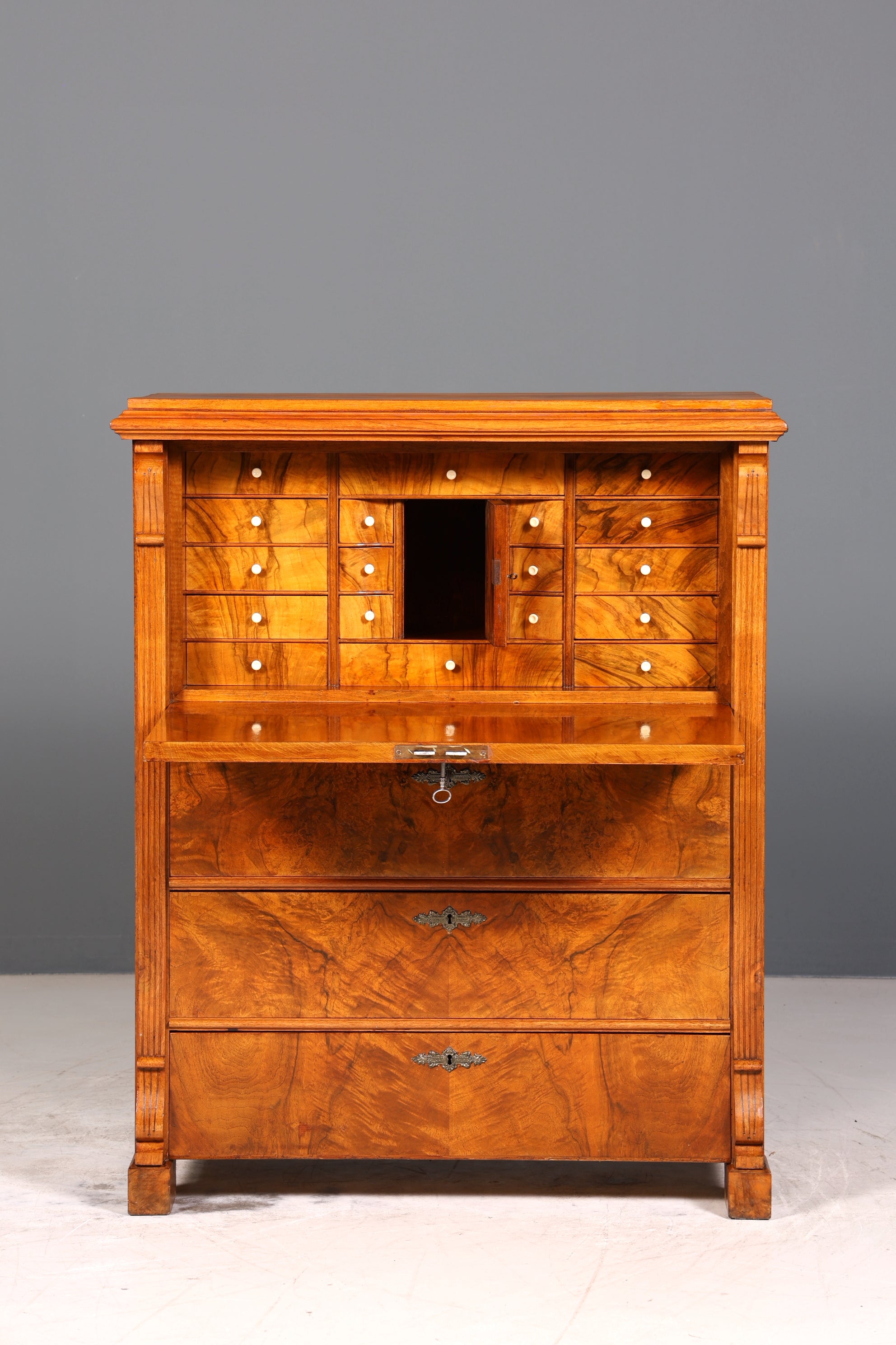 Stilvoller Biedermeier Sekretär Vertiko Louis Philippe Kommode Schubladenkommode