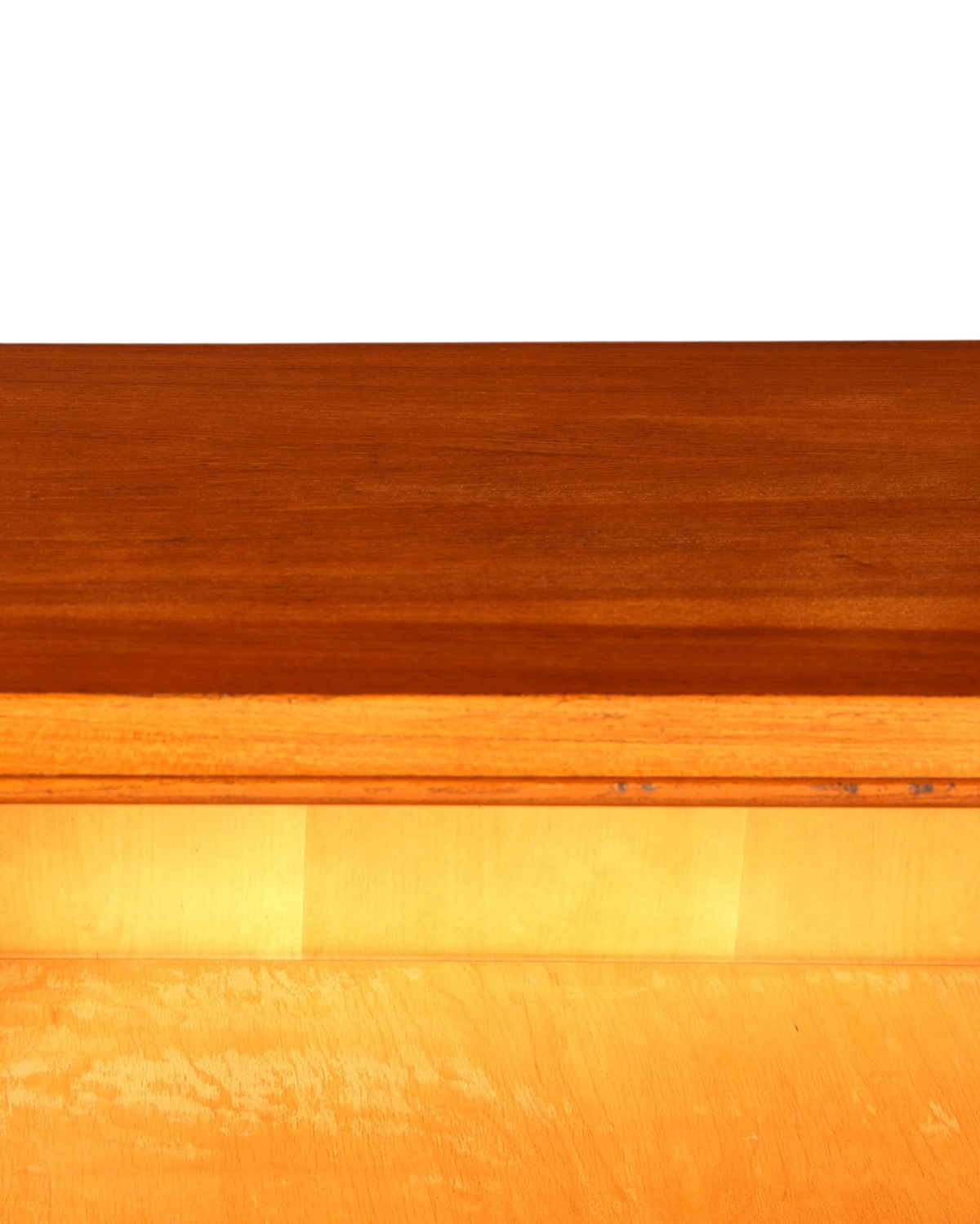 Hauptstadt Möblerei Mid Century Regal aus Holz mit schöner Maserung und höhenverstellbaren Regalböden