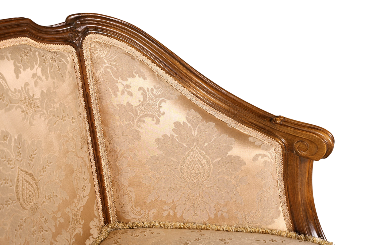 Hauptstadt Möblerei Chippendale Armlehnsessel im Barock Stil mit beigem gemustertem Samtbezug und Holzrahmen
