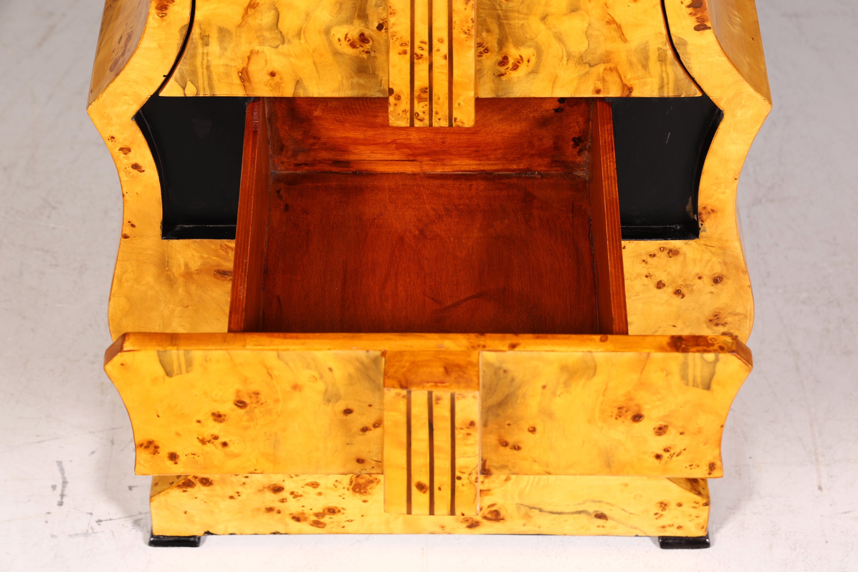 Traumhafte Art Deco Stil Kommode in Kontrabass Form Birke Vertiko Schubladenkommode Gitarren Kommode