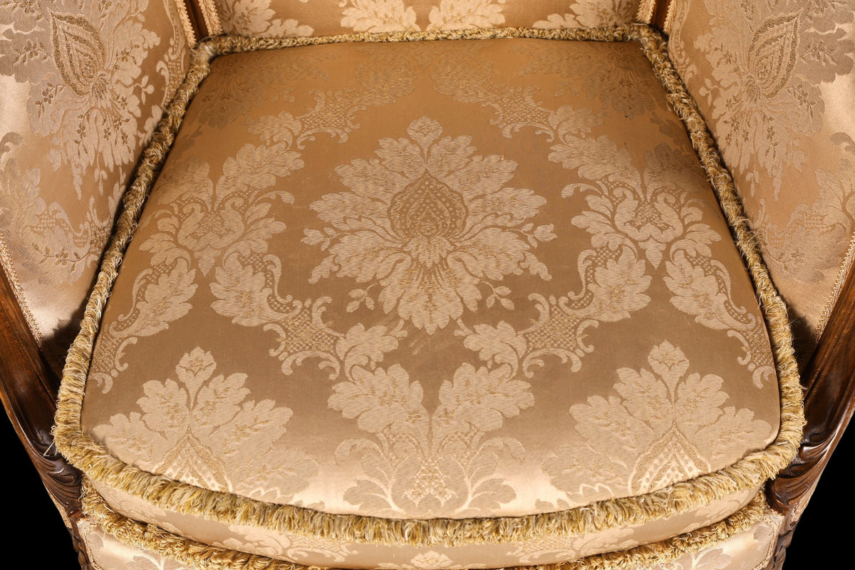Hauptstadt Möblerei Chippendale Armlehnsessel mit goldenem Samtbezug und aufwendigem barockem Blumenmuster