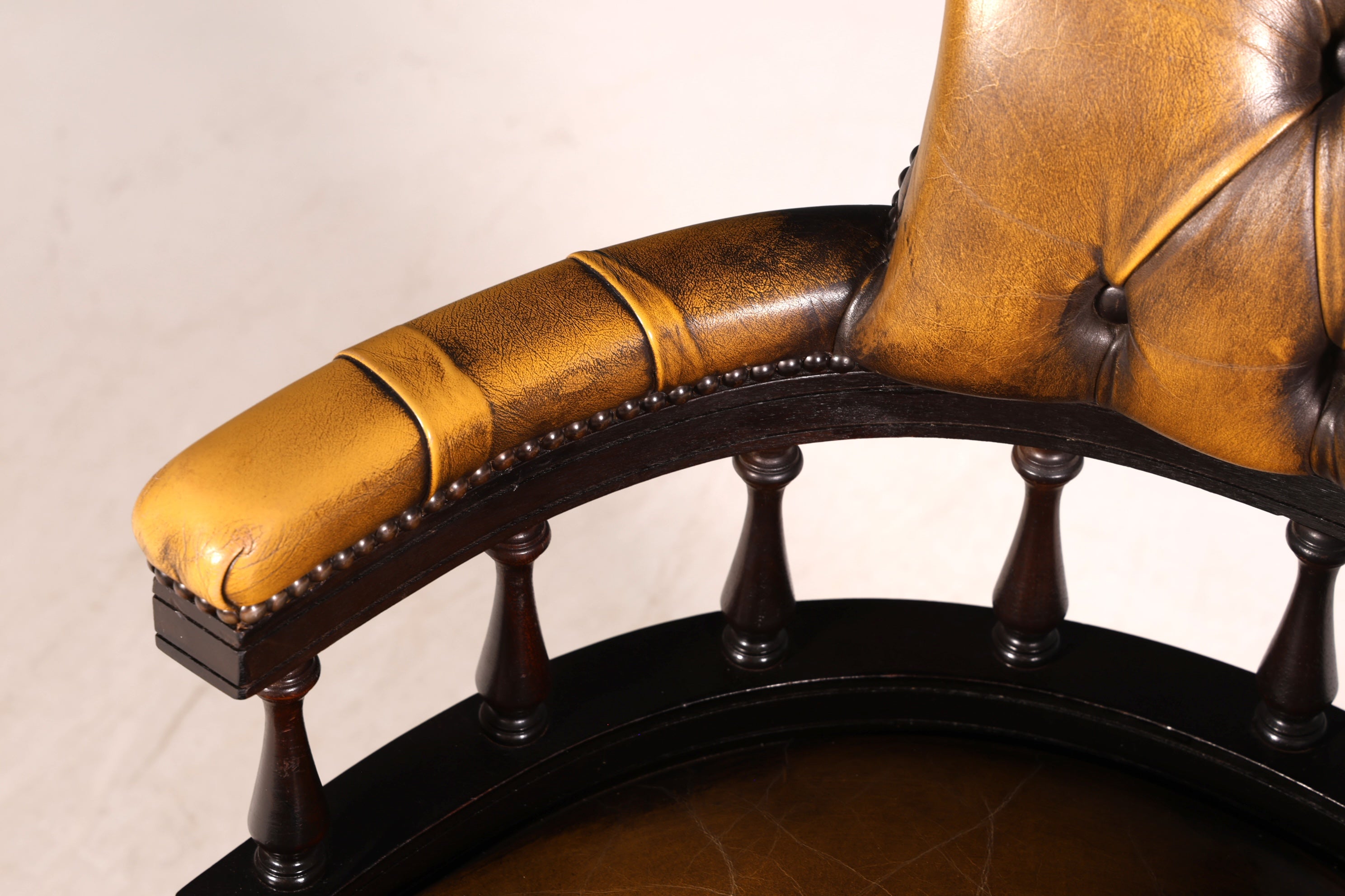 Original Chesterfield Centurion Captain Chair Englisch grün echt Leder Sessel Bürostuhl Office Chair