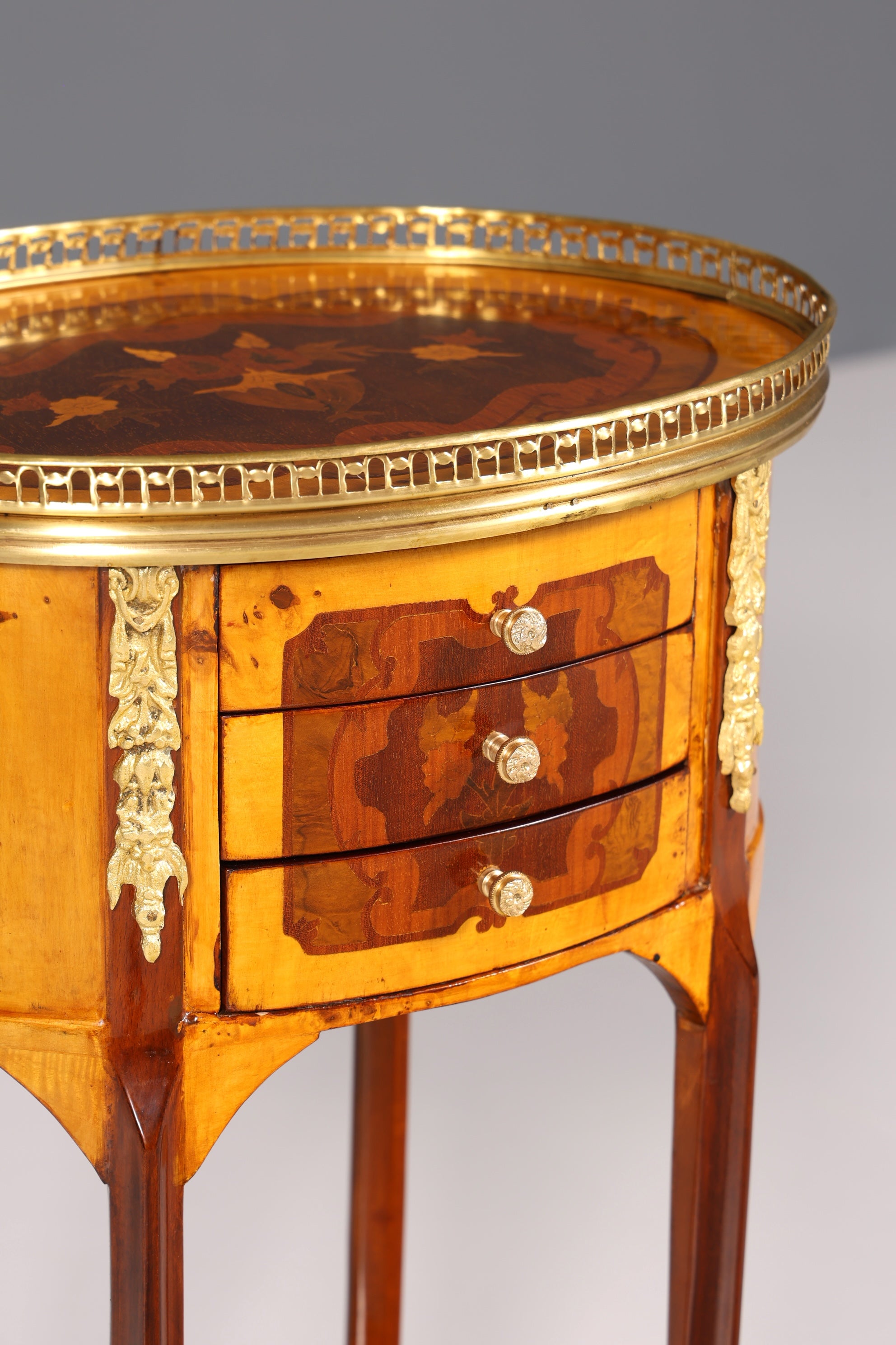 Traumhafter Barock Louis XV Stil Beistelltisch Ablagetisch massiv Kommode Antik Stil