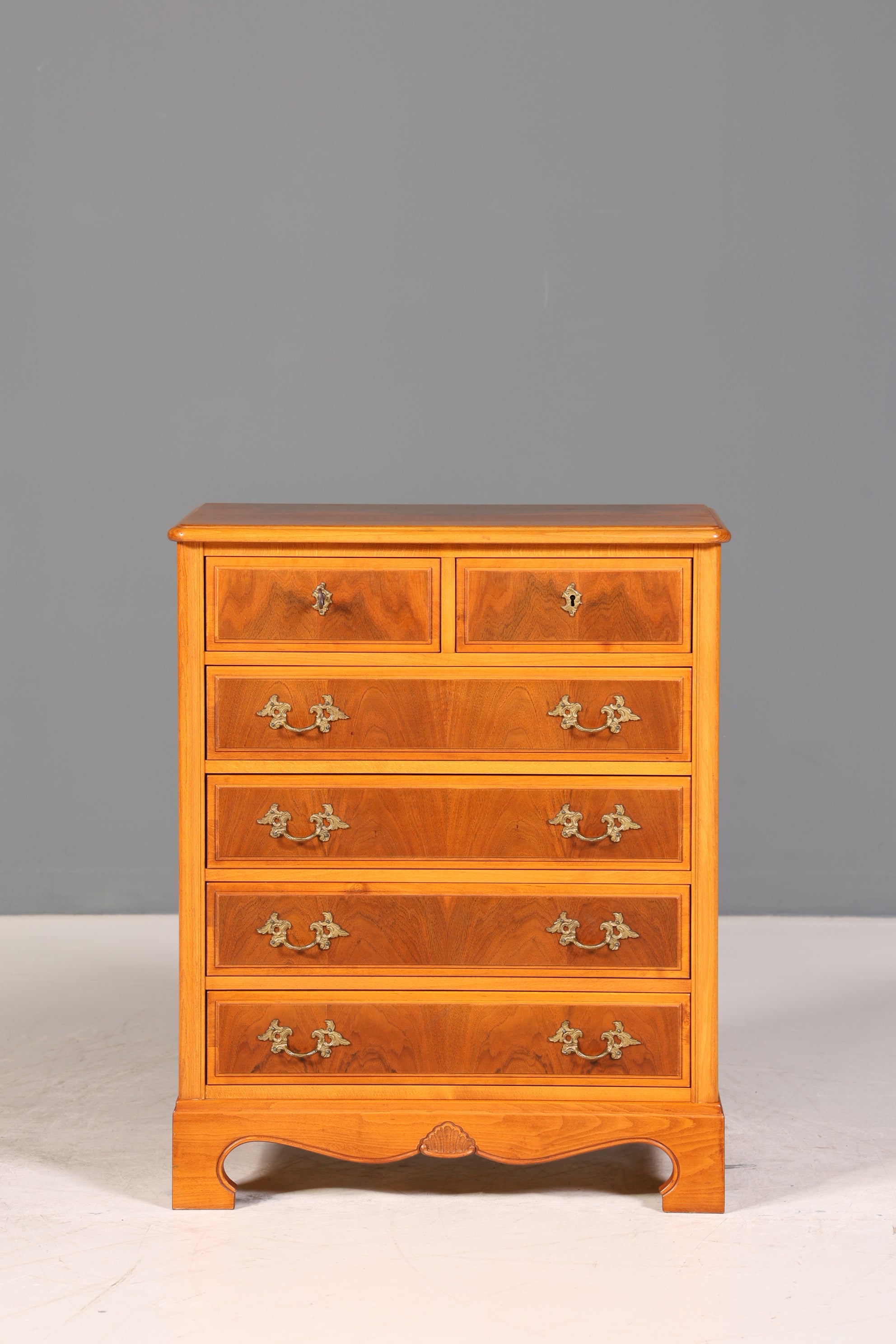 Traumhafte Englische Eibe Kommode echt Holz Vertiko Antik 60er Jahre Schubladenkommode