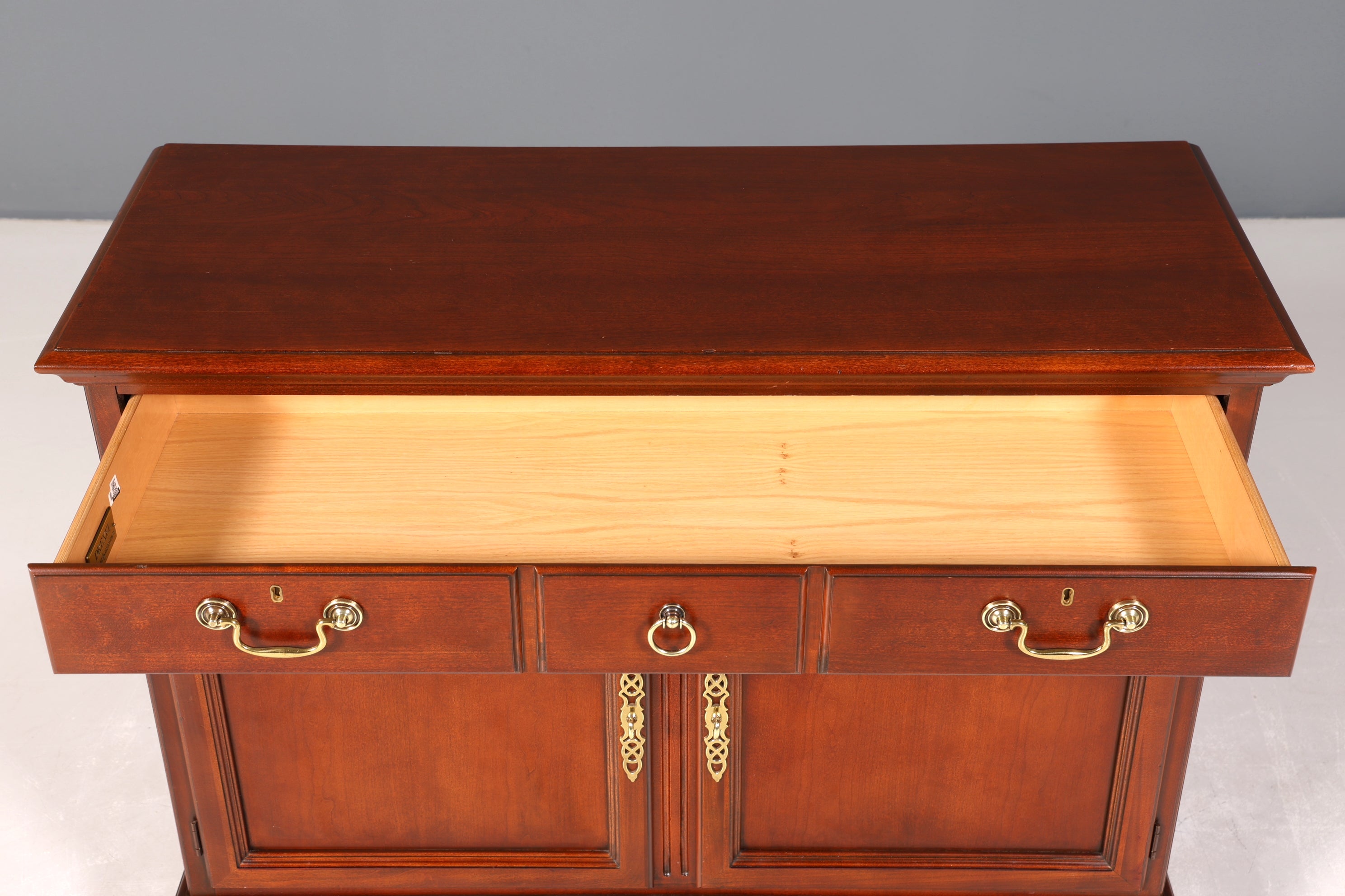 Wunderschönes Sideboard der Marke Drexel Heritage Antik Stil Schrank Kommode USA Anrichte