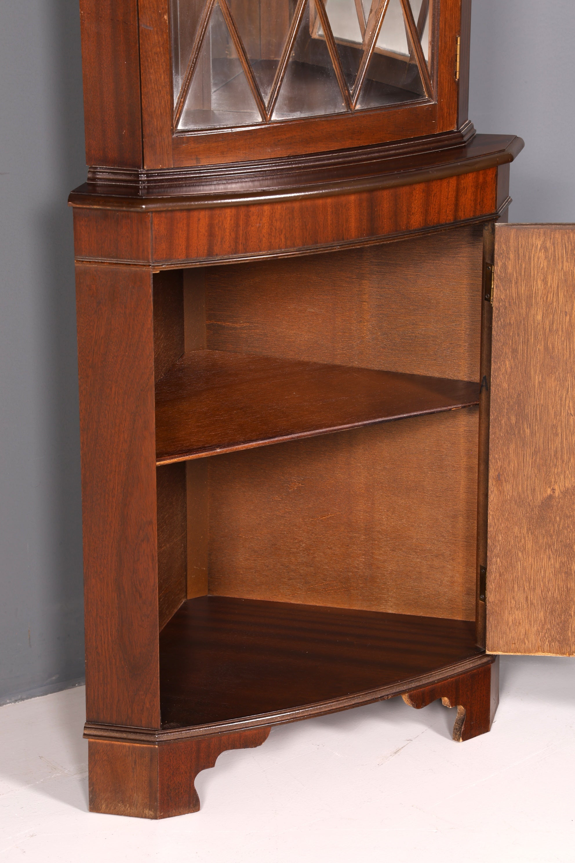 Wunderschöne Englische Eckvitrine Mahagoni Eckschrank Glasvitrine Vitrine Antik Echt Holz Vintage