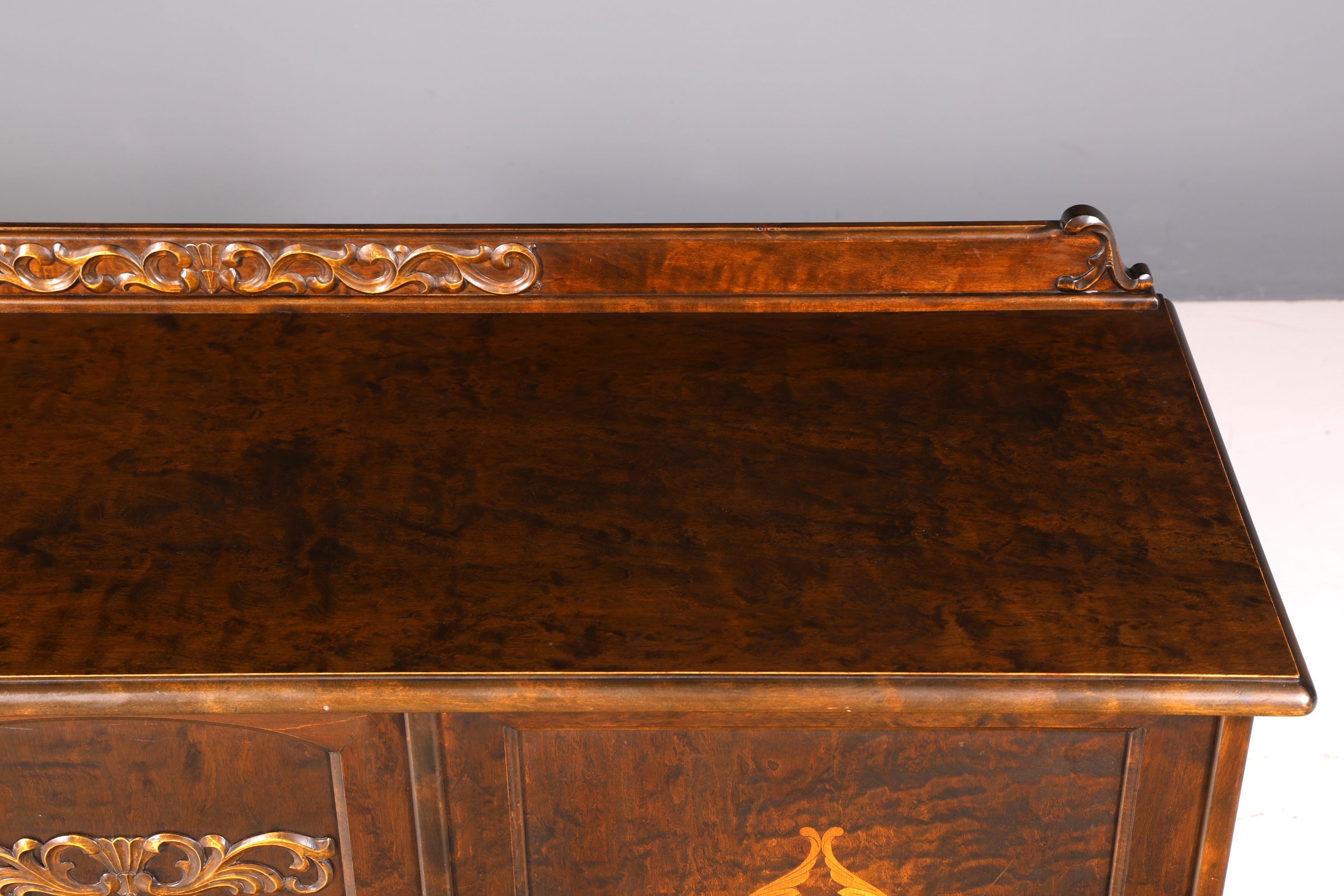 Traumhaftes Chippendale Sideboard Kommode Barock Stil echt Holz TV Schrank