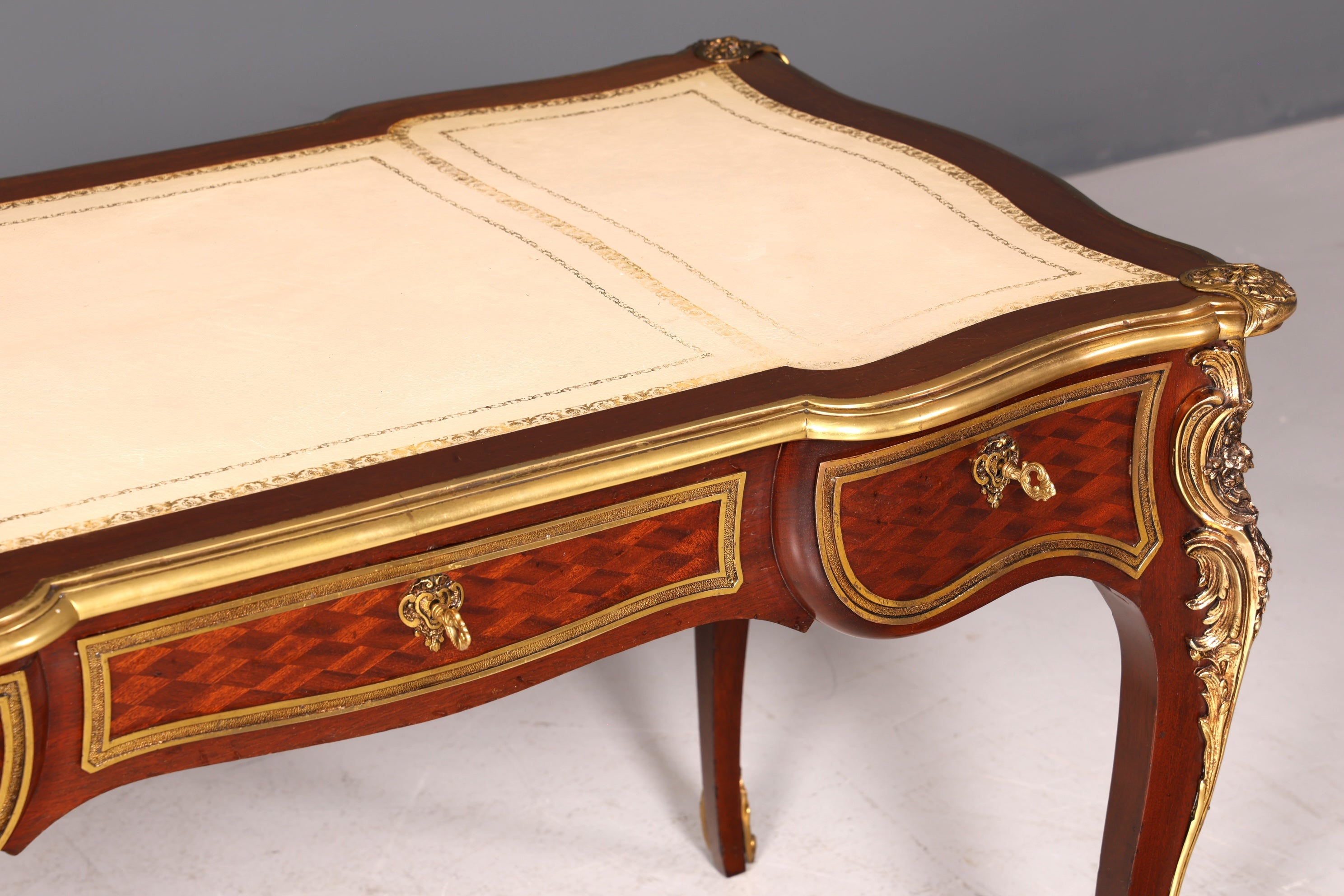 G078 Finish - Louis XV Barock Schreibtisch usw. Messing Zarge, Preis muss ich noch recherchieren