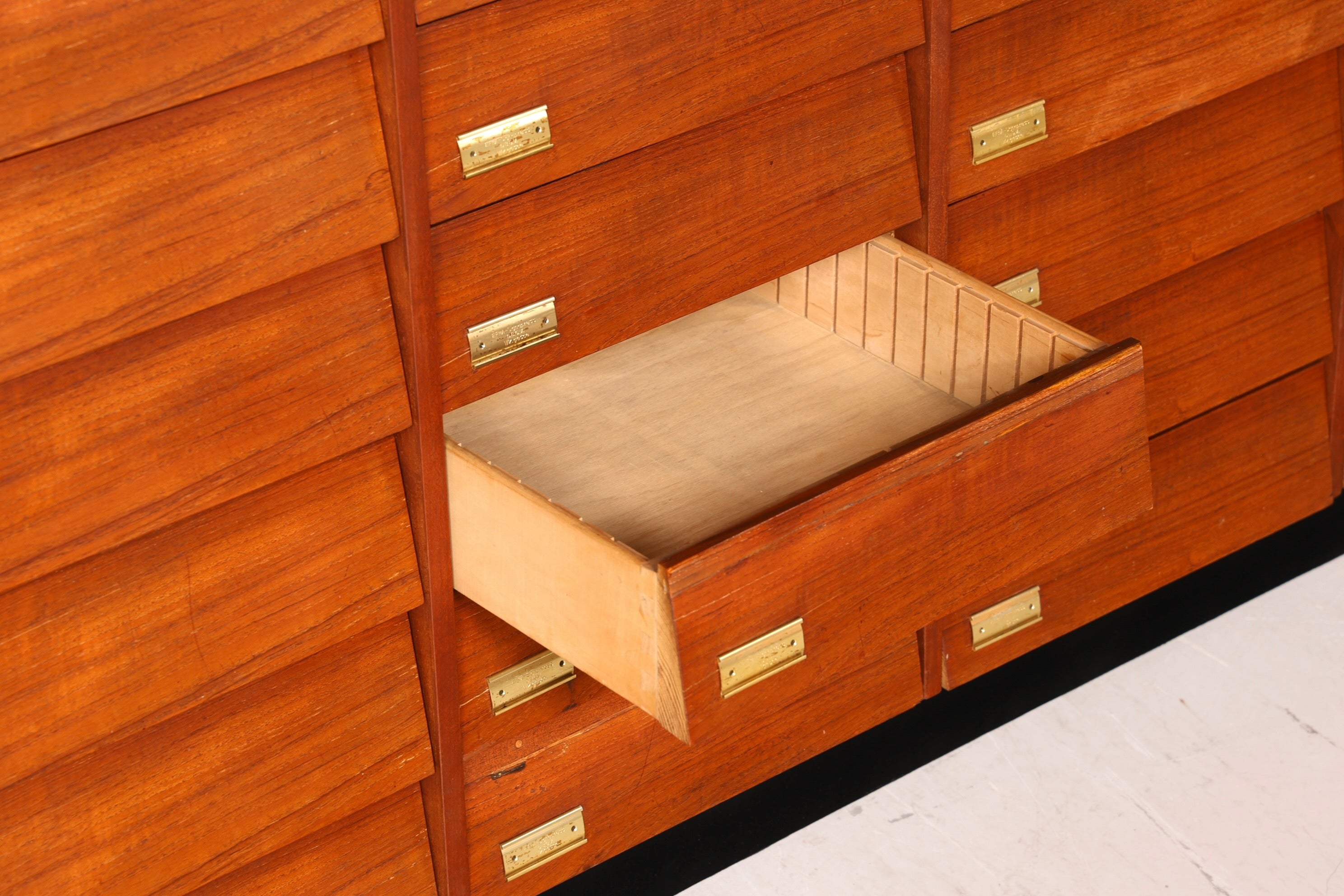 G116 Finish Wunderschöne Mid Century Kommode Vintage Bauhaus Apotheker Schrank Retro Schubladenkommode