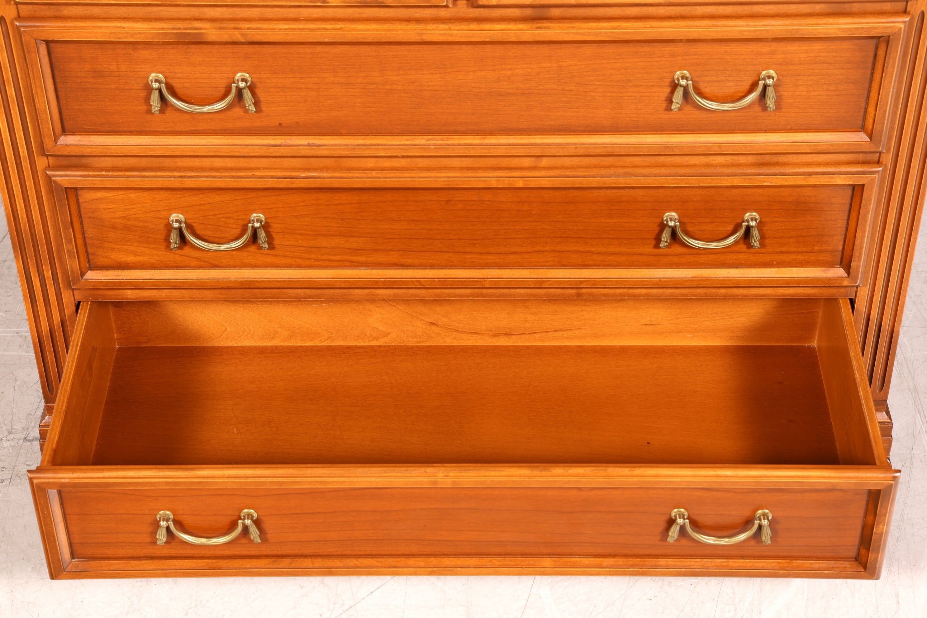 G786 Finish SELVA Wunderschönes Englisches Sideboard Eibe Schrank Antik Stil Buffetschrank Kommode (Kopie)