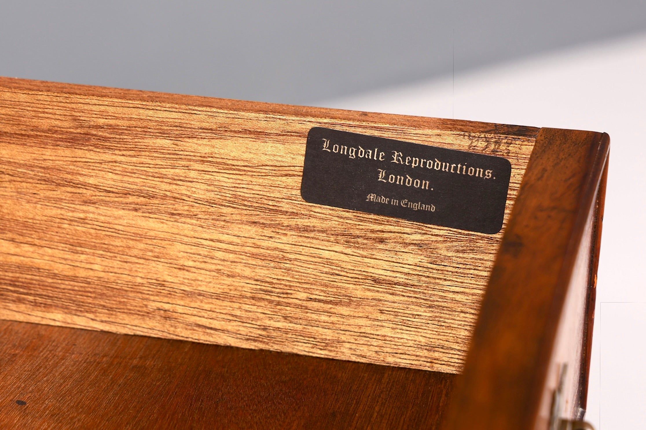 Wunderschöne Englische Kommode Eibe Longdale Reproductions Schrank UK