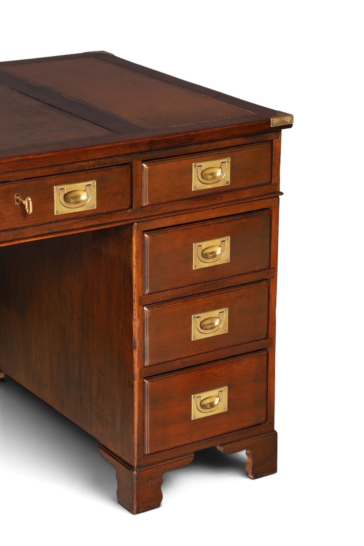 Hauptstadt Möblerei englischer Military Chest Schreibtisch aus Holz mit brauner Lederauflage und Messingbeschlägen
