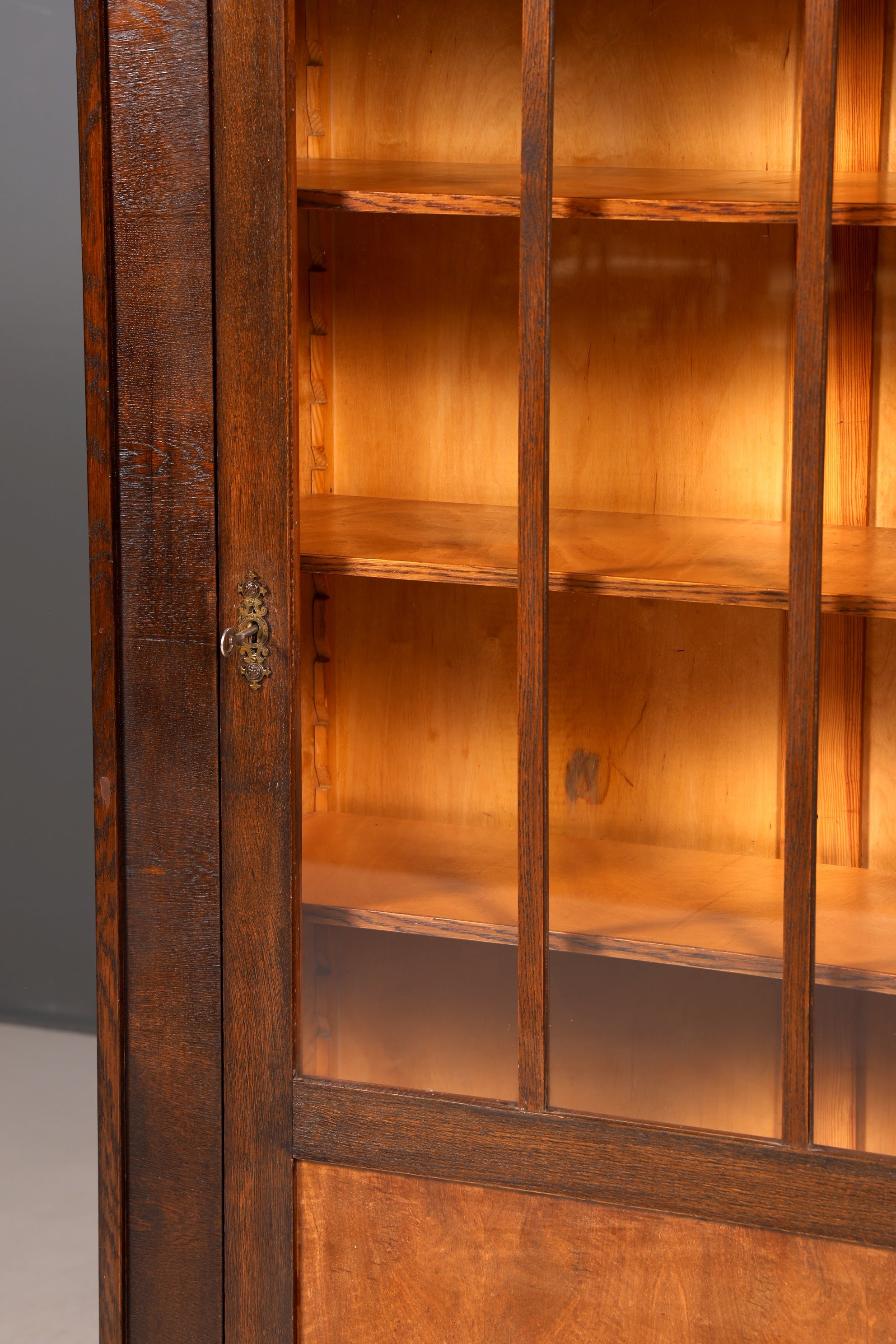 G800 Finish Traumhafte Jugendstil Vitrine Antike Holz Bücherschrank Eiche Antik Schrank Geschirrschrank (Kopie)