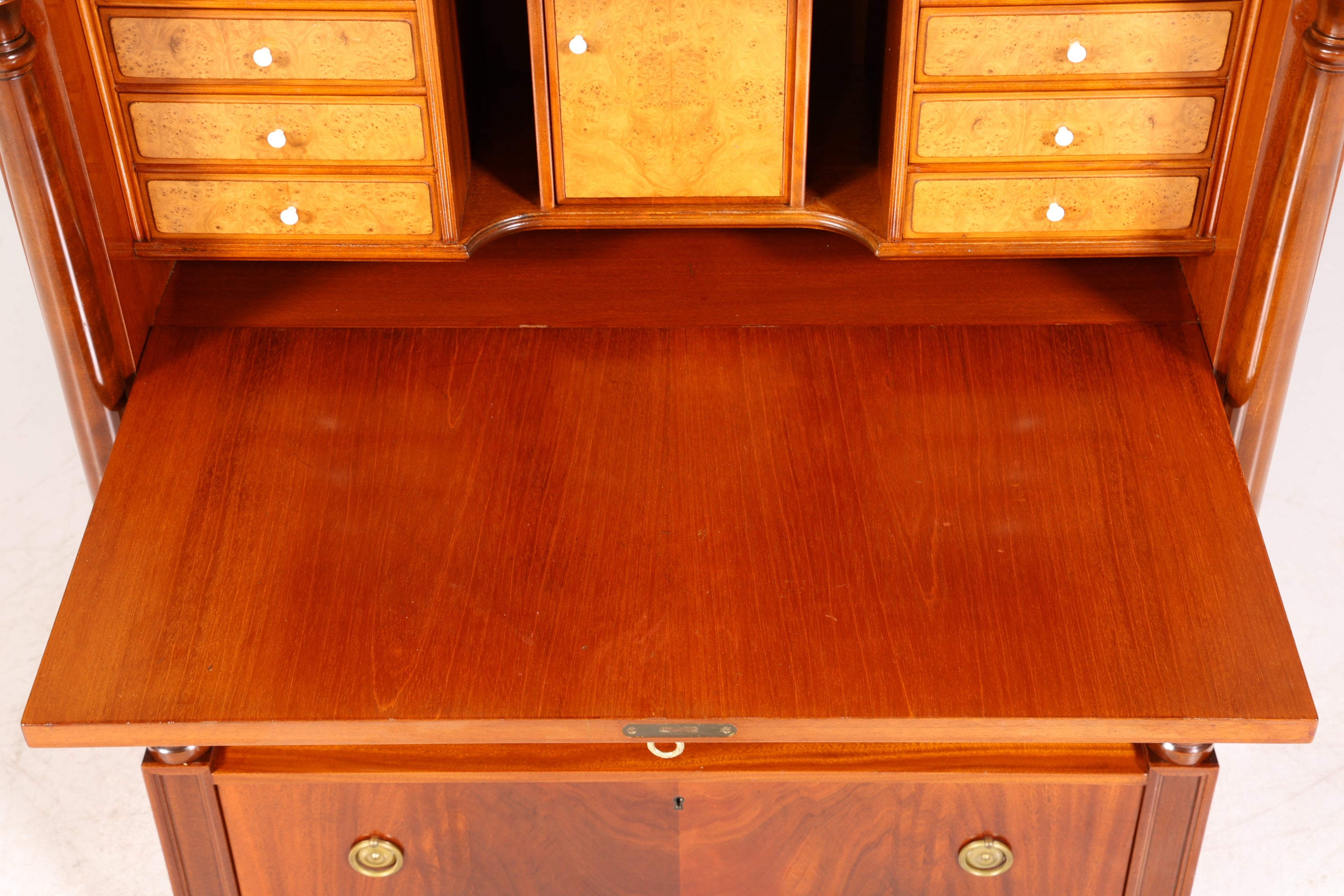 Stilvoller Sekretär im Biedermeier Stil Englisch Kommode Antik Bürokommode