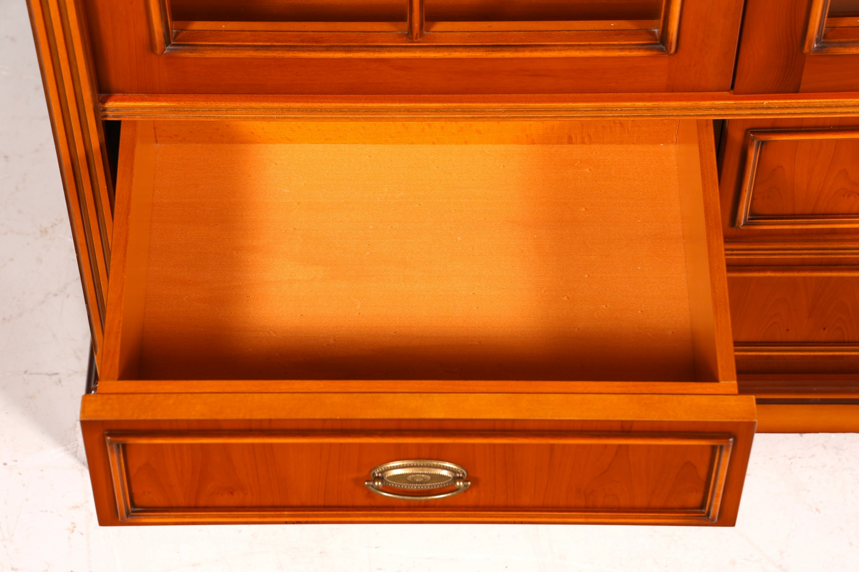 Wunderschöne Englische Vitrine Eibe Bücherschrank Buffet Antik Stil Glasvitrine