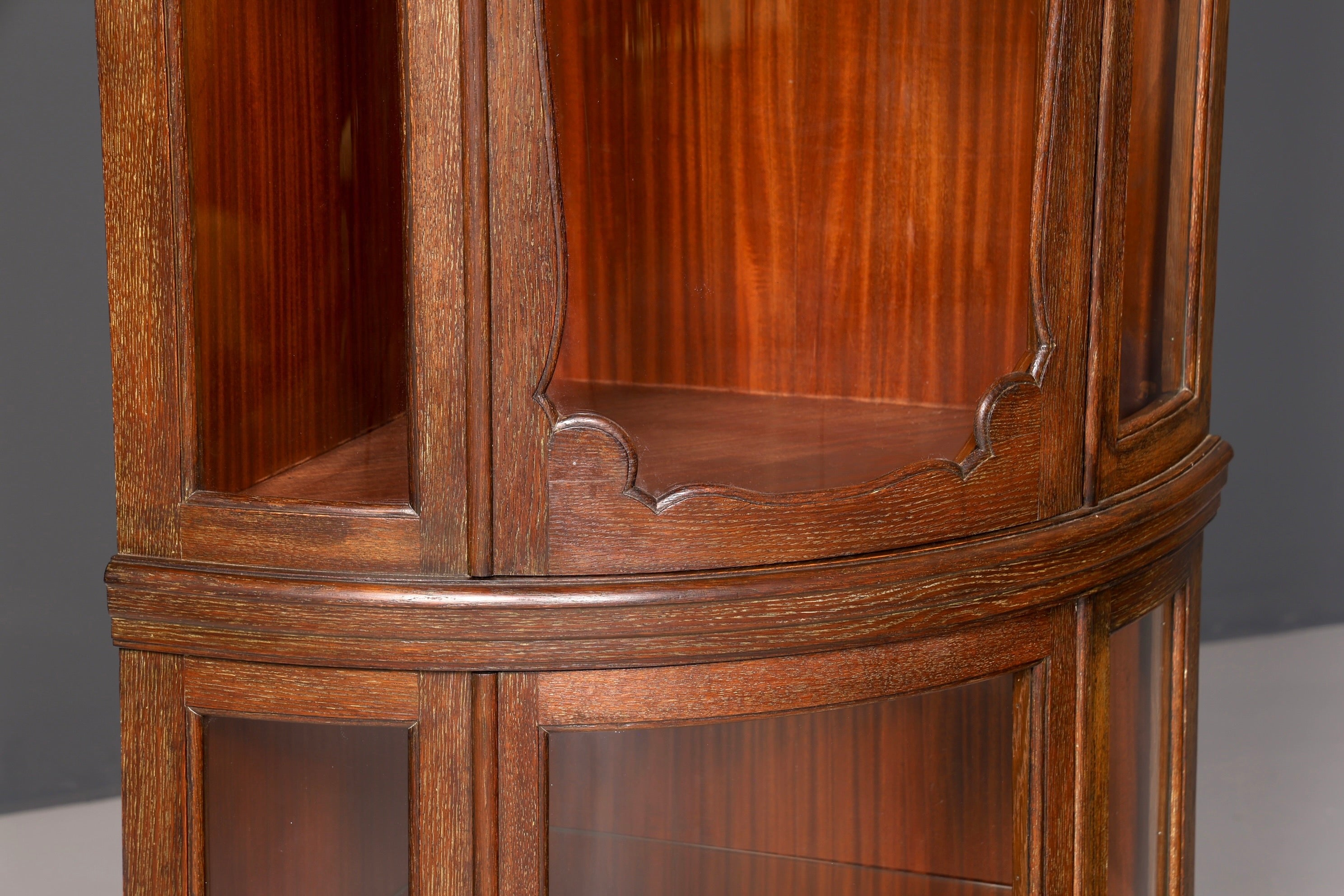 Stilvolle Jugendstil Eckvitrine um 1910 echt Holz Bücherschrank Eiche Antik Küchenschrank Geschirrschrank