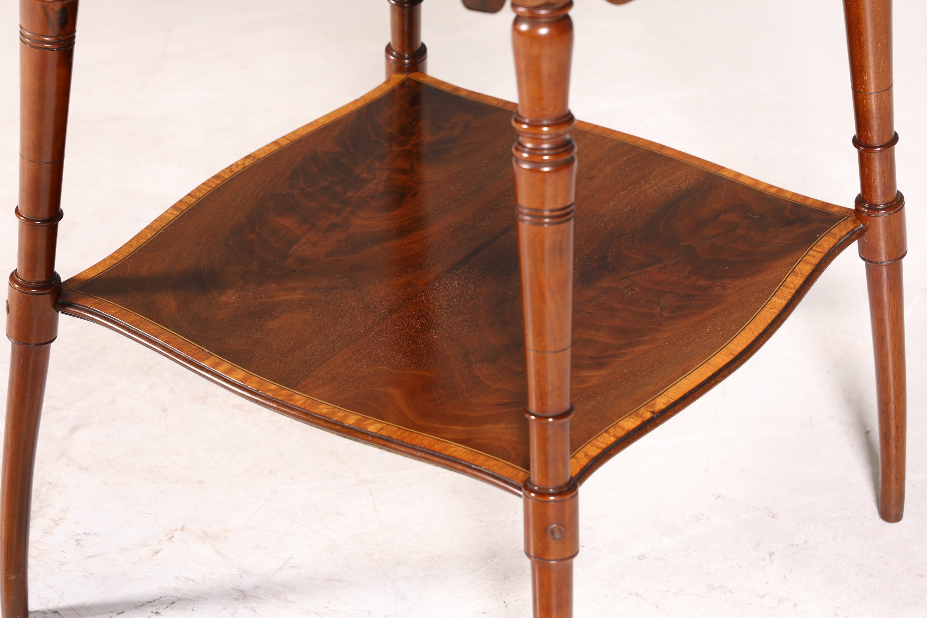 Wunderschöner Englischer Tisch Beistelltisch Holz Ablagetisch Chippendale Tisch