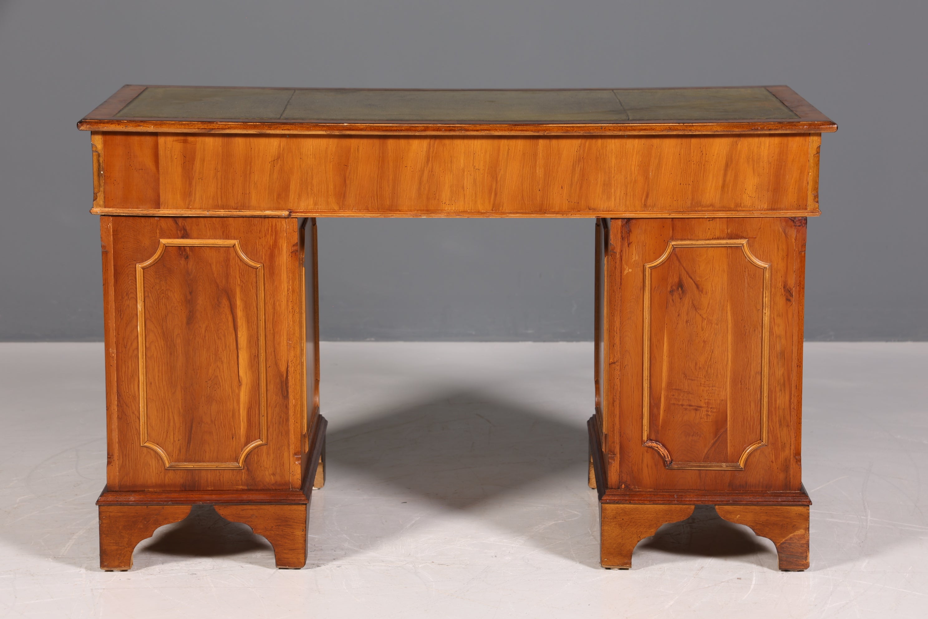 Wunderschöner Englischer Schreibtisch echt Lederauflage Bürotisch Eibe Antik Stil Office Desk