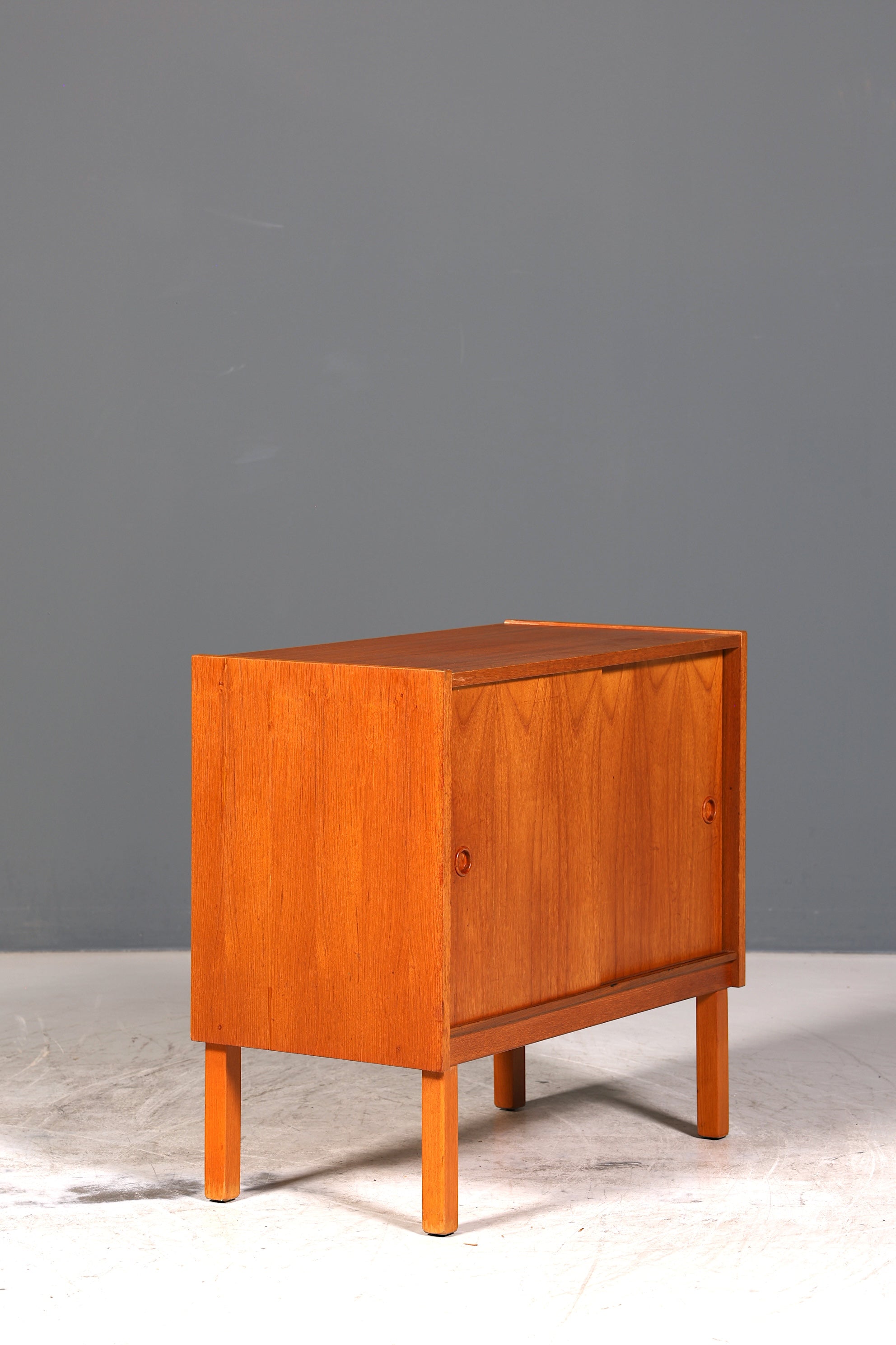 Traumhafter Mid Century Schrank Teak Holz Schiebetür Kommode Danish Design Sideboard 1 von 2