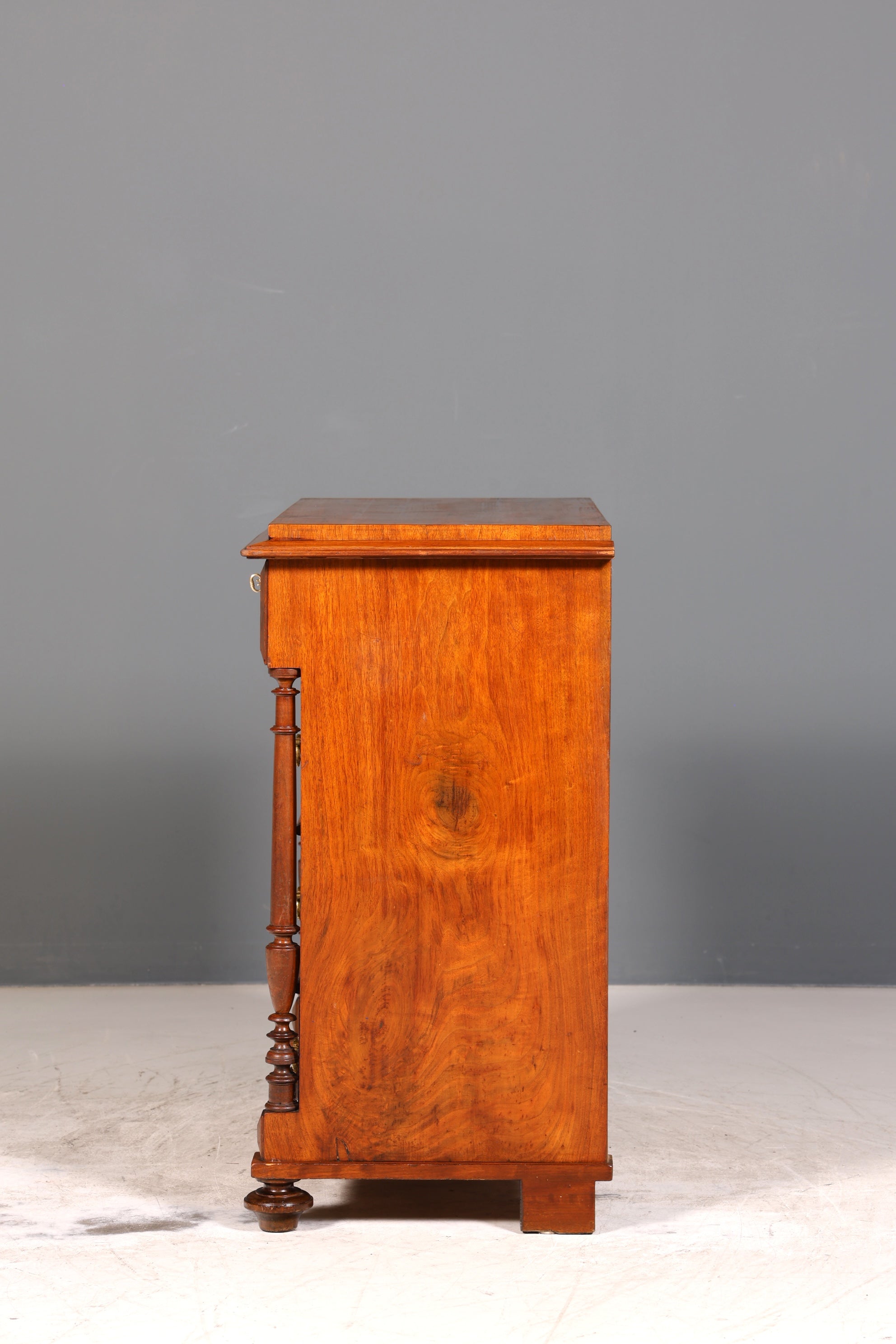 Traumhafte Gründerzeit Kommode Louis Philippe Nussbaum Schubladen Kommode Sideboard um 1880