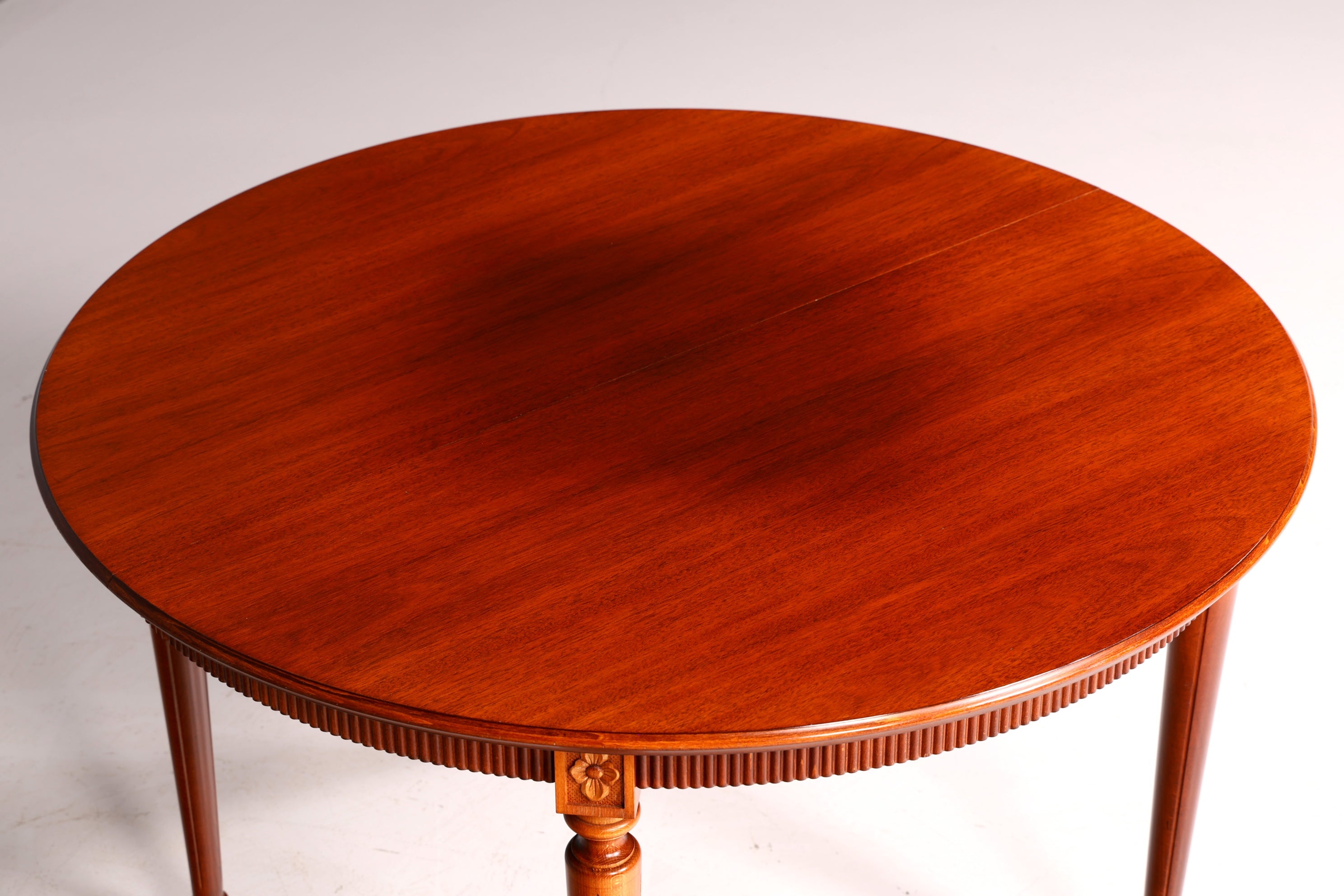 Wunderschöner Tisch im Gustavianischen Stil Küchentisch ausziehbar Esszimmer Tisch Rund Vintage