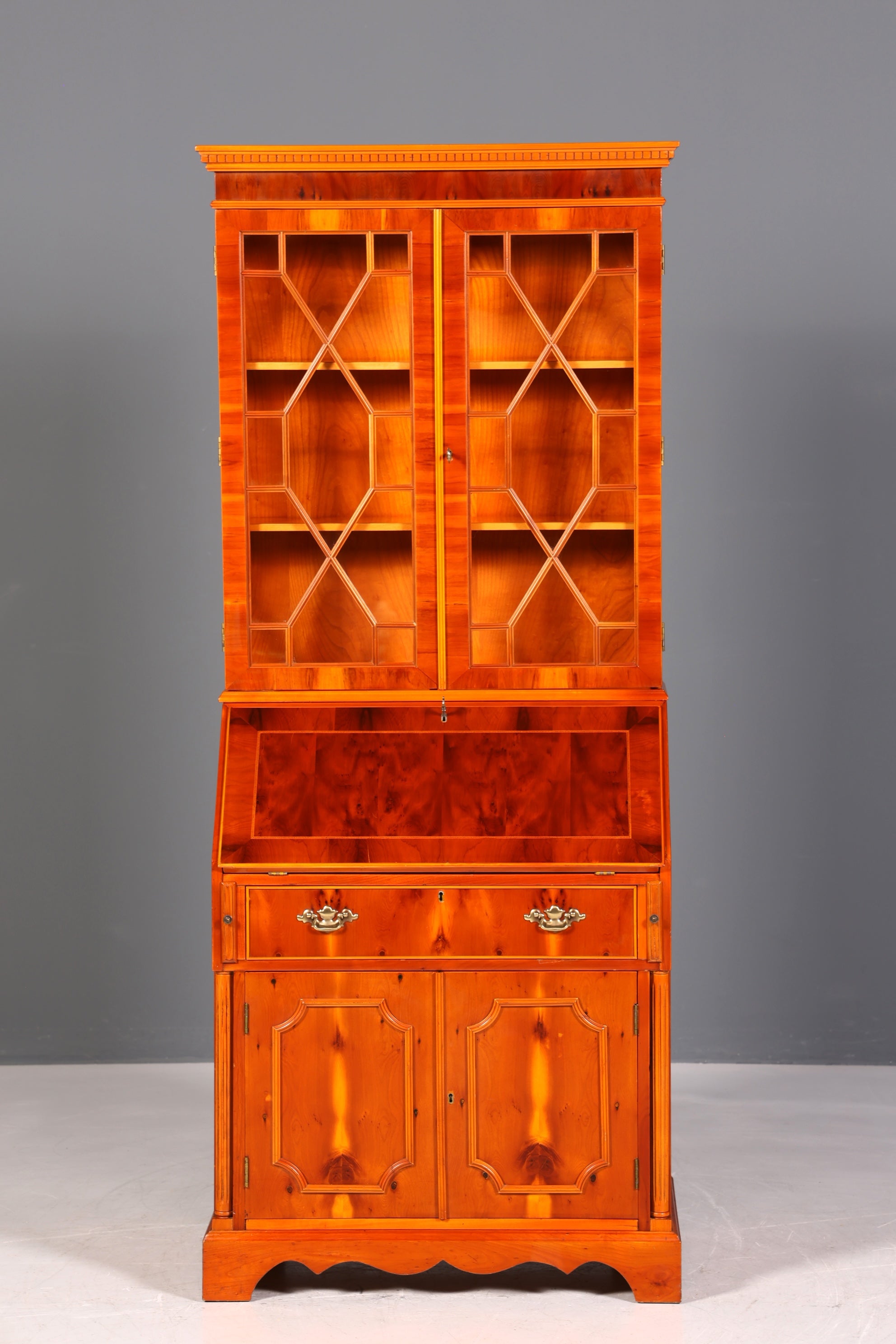 Stilvoller Englischer Sekretär Büro Aufsatzsekretär Eibe Antik Stil echt Lederauflage Vitrinen Schrank UK