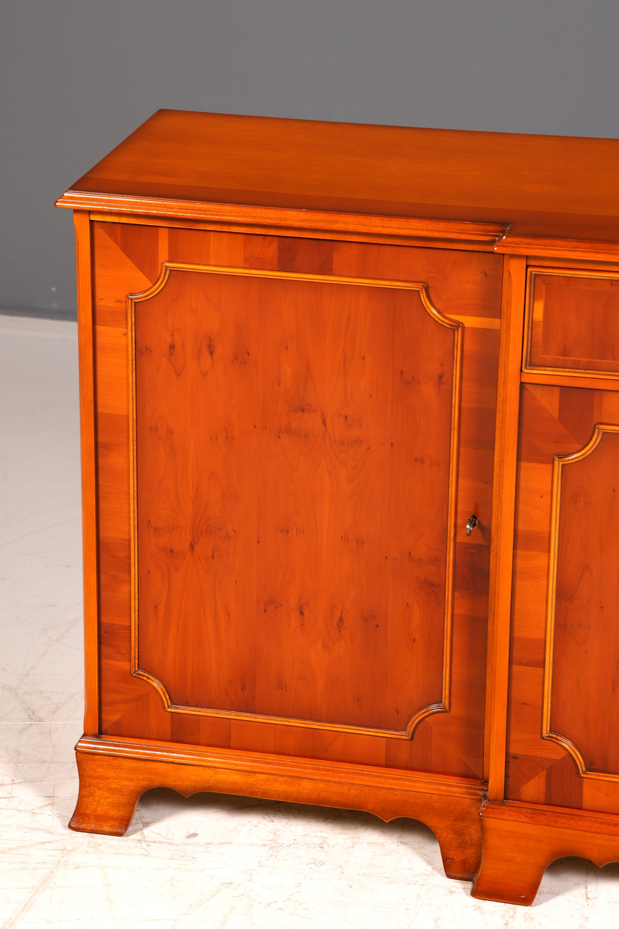 Wunderschönes Original Heldense Sideboard Eibe Englisch Buffetschrank Kommode Antik Schrank Vintage