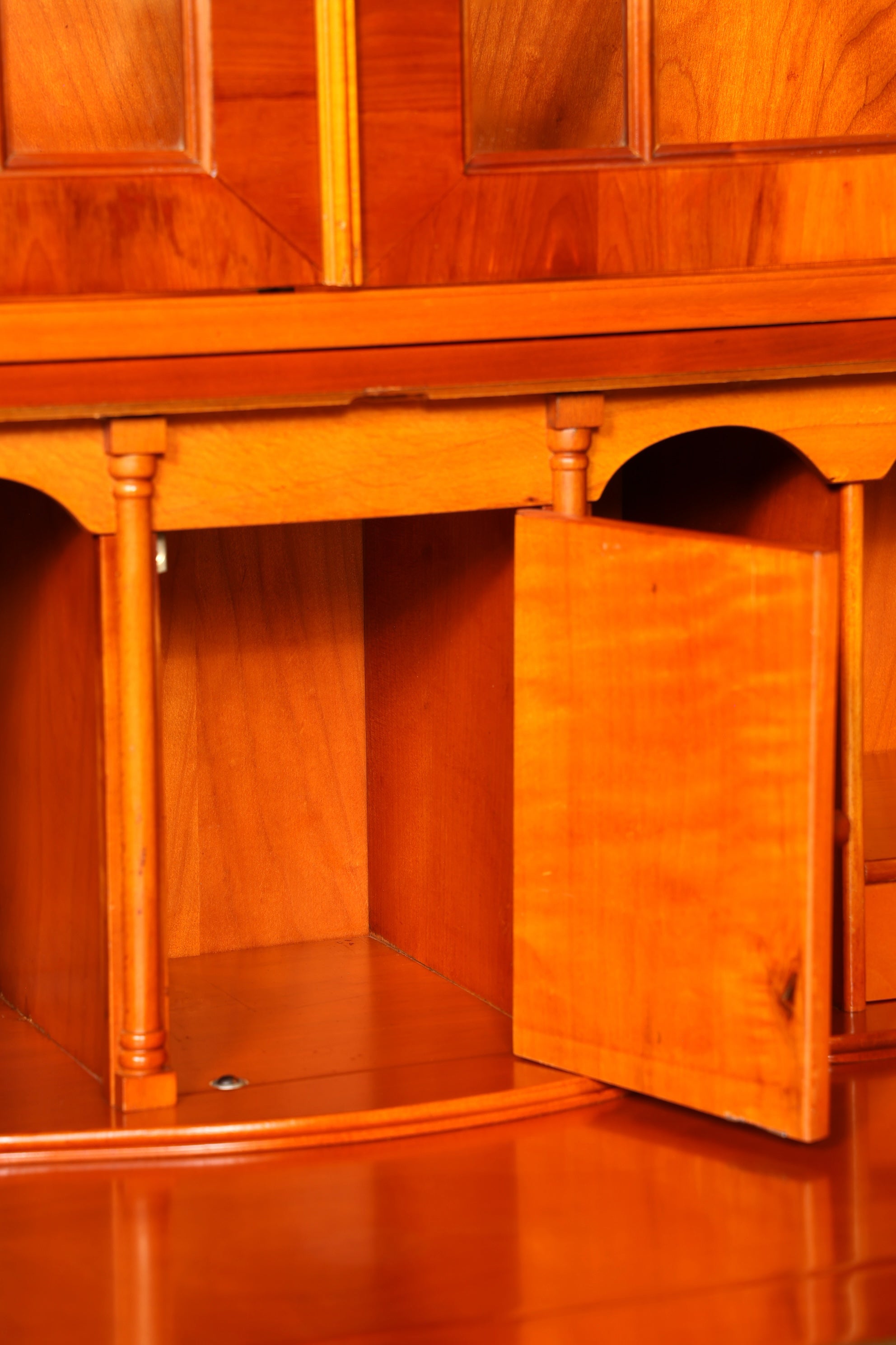 Stilvoller Englischer Sekretär Büro Aufsatzsekretär Eibe Antik Stil echt Lederauflage Vitrinen Schrank UK