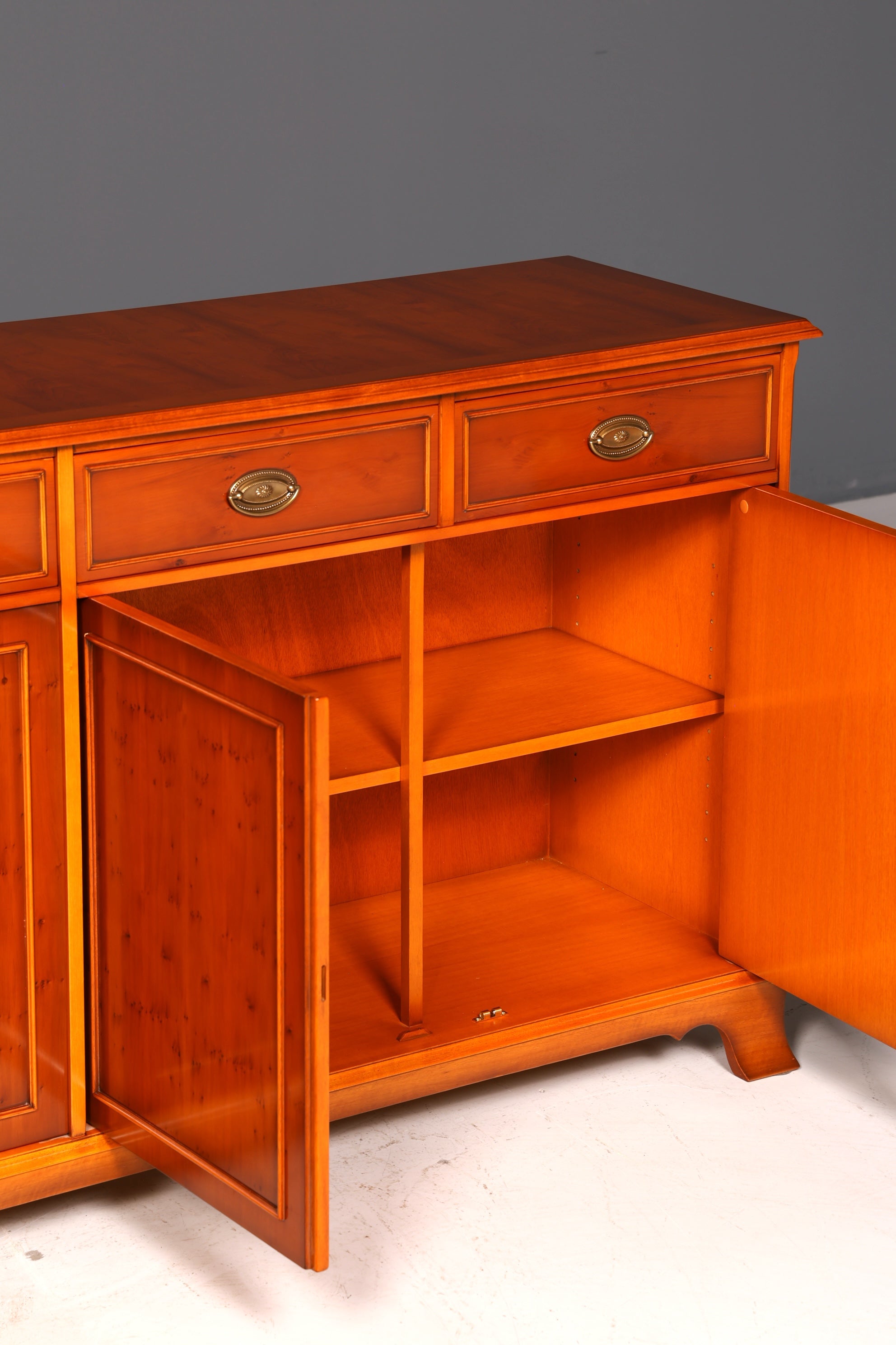 Wunderschönes Original Heldense Sideboard Eibe Englisch Buffetschrank Kommode Antik Schrank Vintage