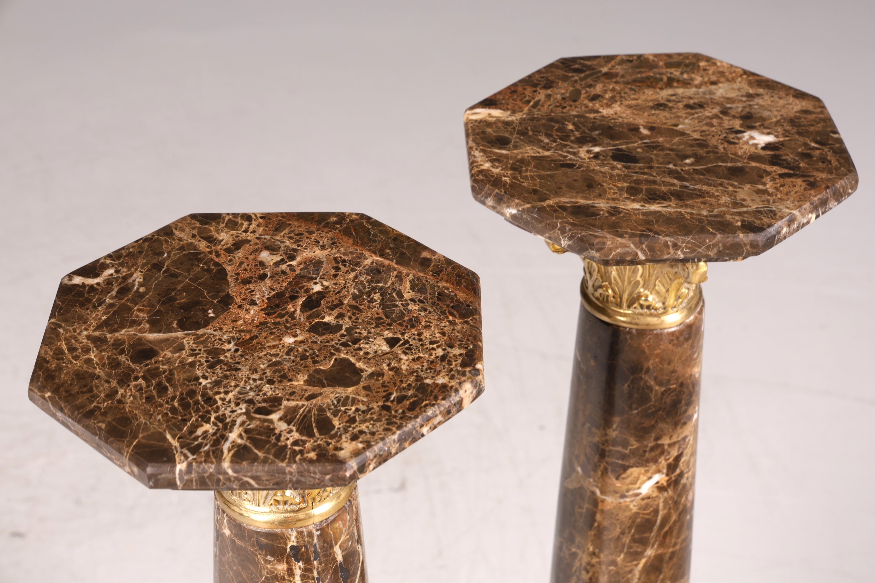 Wunderschöne Barock Stil Säule Louis XV Marmor Blumensäule Naturstein Braun Sockel Ablage 1 von 2