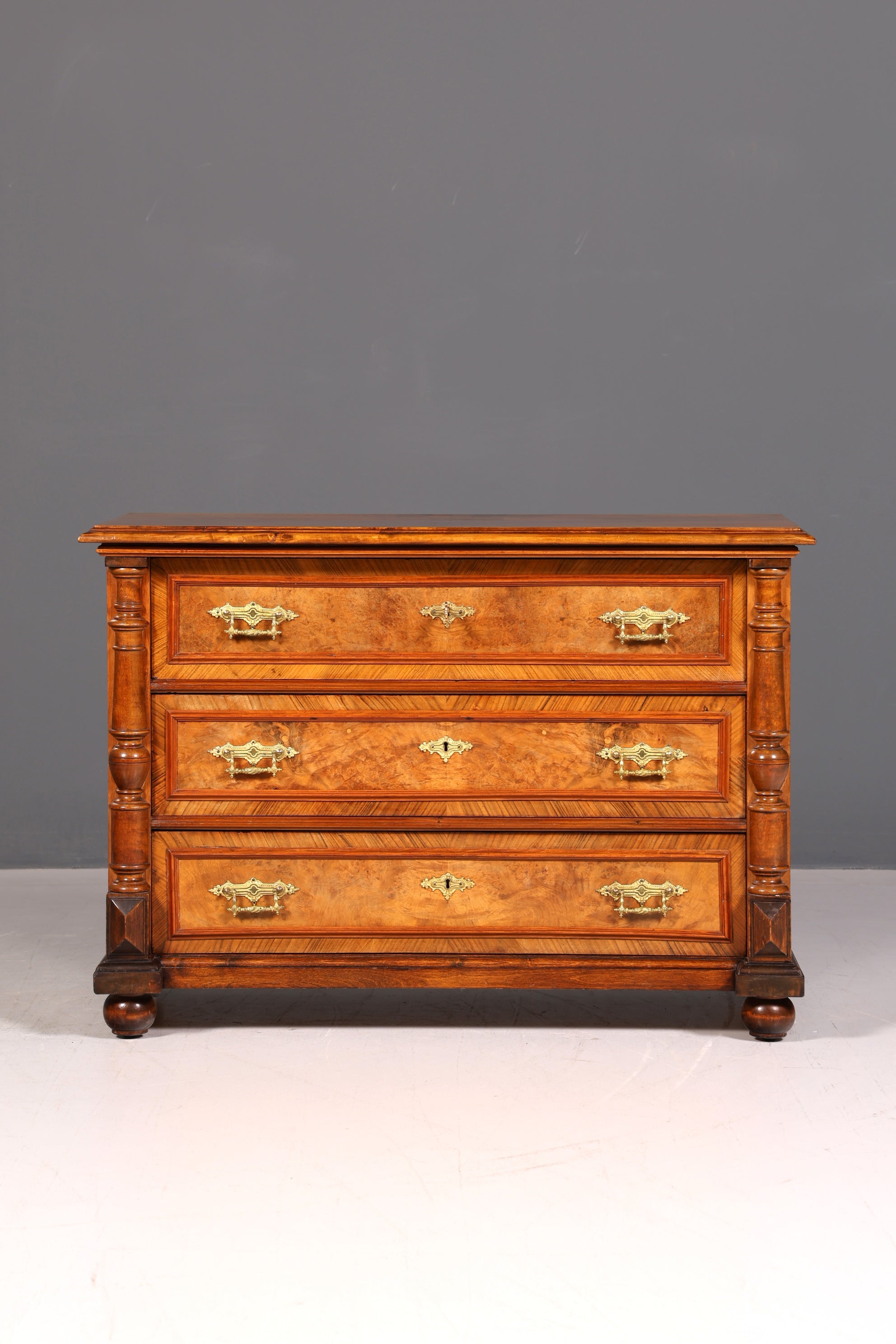 Wunderschöne Gründerzeit Kommode Louis Philippe Nussbaum Schubladenkommode Sideboard Antik um 1880