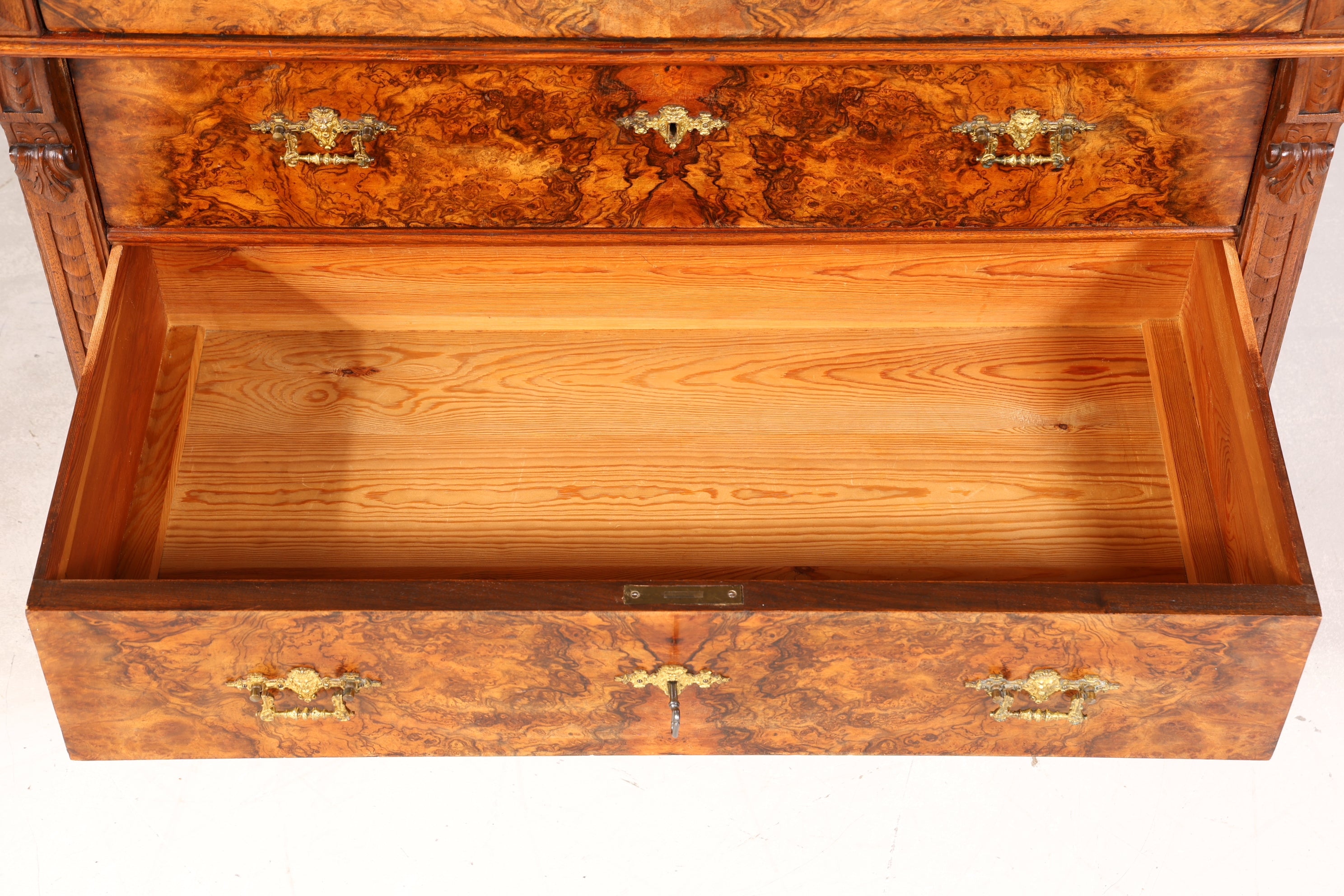 Traumhafte Gründerzeit Kommode Louis Philippe Nussbaum Sideboard um 1880 Antik Schubladenkommode