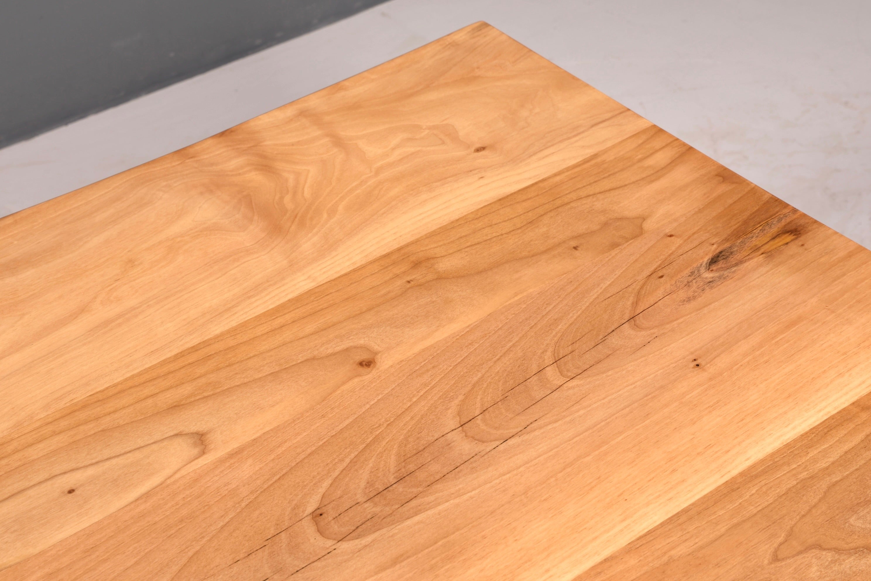 Wunderschöner Nussbaum Tisch 220cm-95cm Esszimmer Tisch Baumkanten Platte massiv Holz Küchentisch