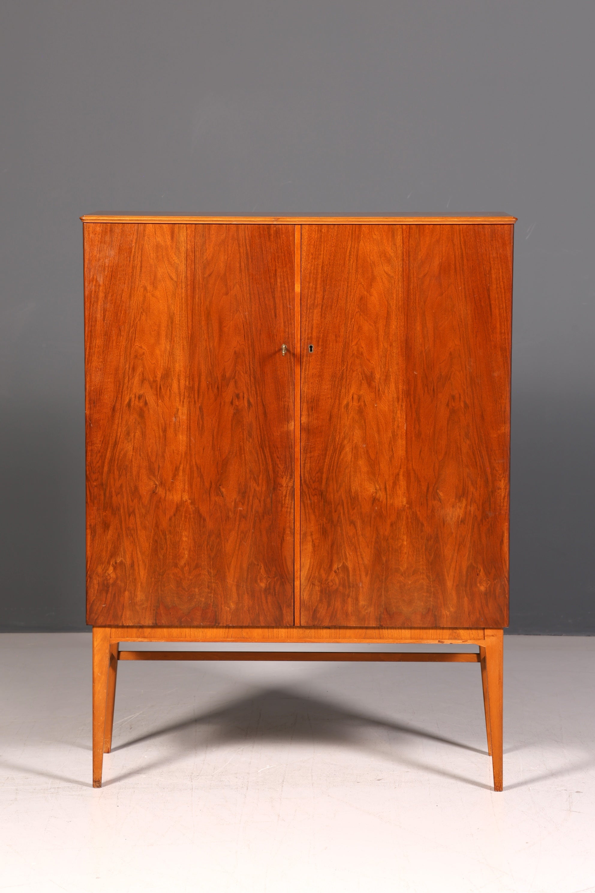 Wunderschöner Mid Century Schrank 60er Jahre Wäscheschrank Aktenschrank Kommode Vintage Designer