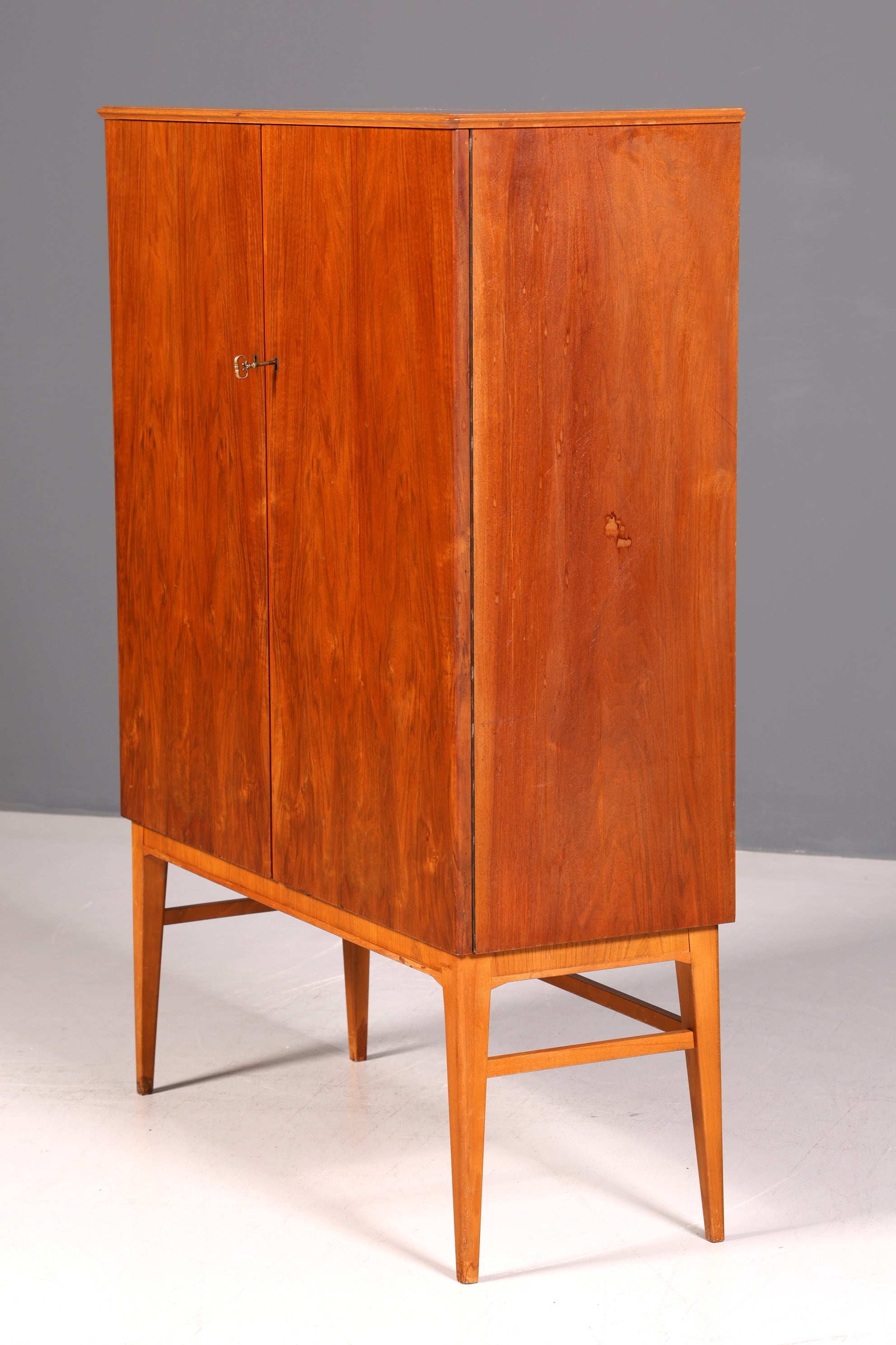 Wunderschöner Mid Century Schrank 60er Jahre Wäscheschrank Aktenschrank Kommode Vintage Designer