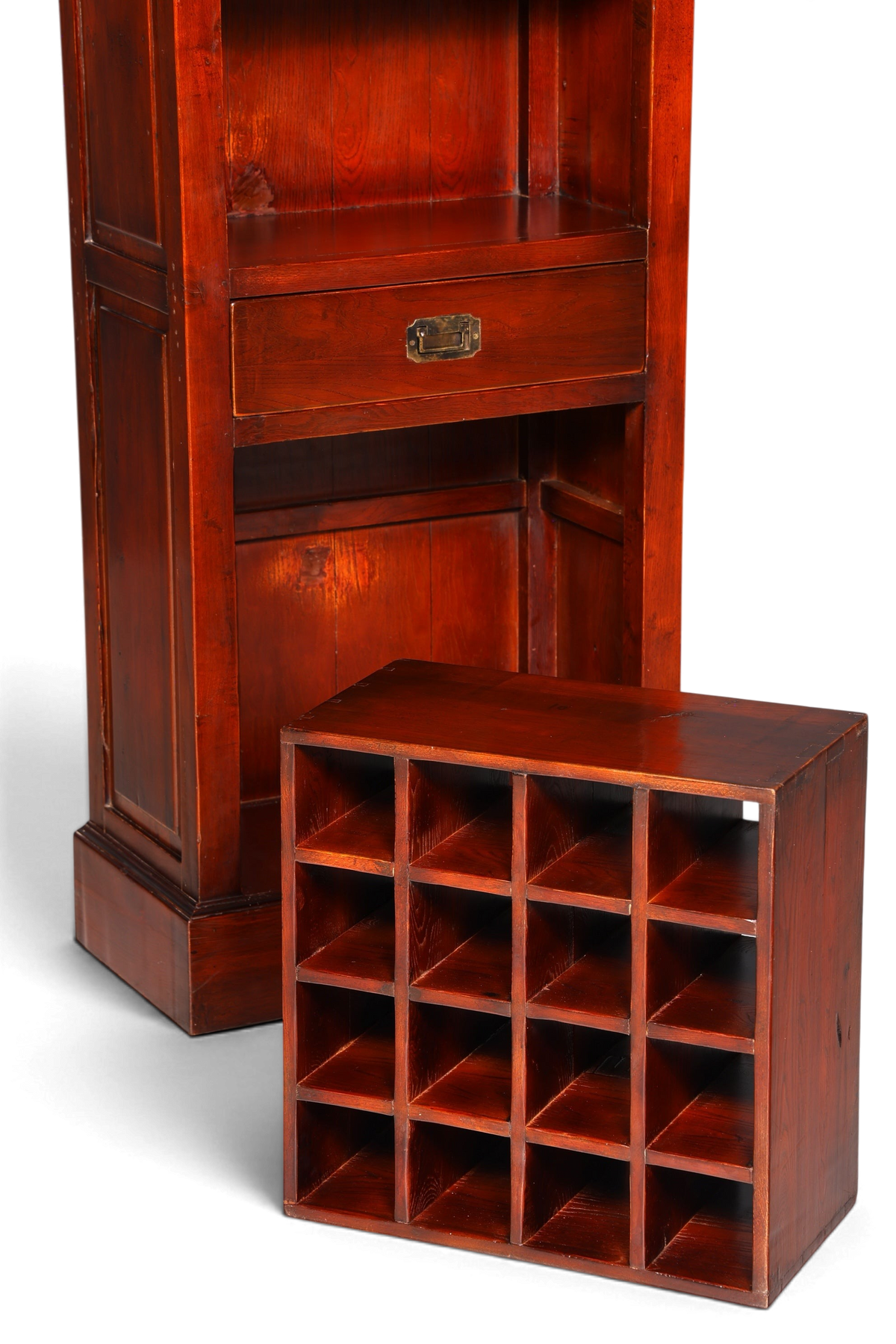 Hauptstadt Möblerei Bücherregal im Kolonialstil aus dunklem Massivholz mit herausnehmbarem Weinregal und Schublade