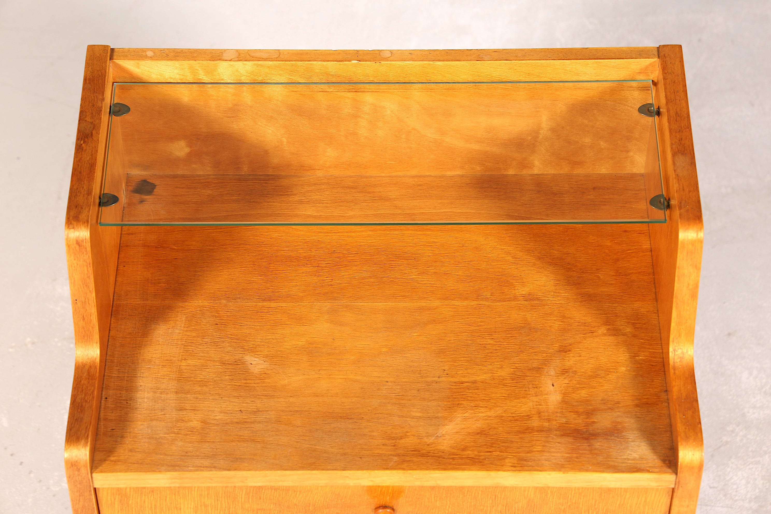 Schlichte Mid Century Kommode Vintage Klappschränkchen Danish Design Nachttisch 2 von 2