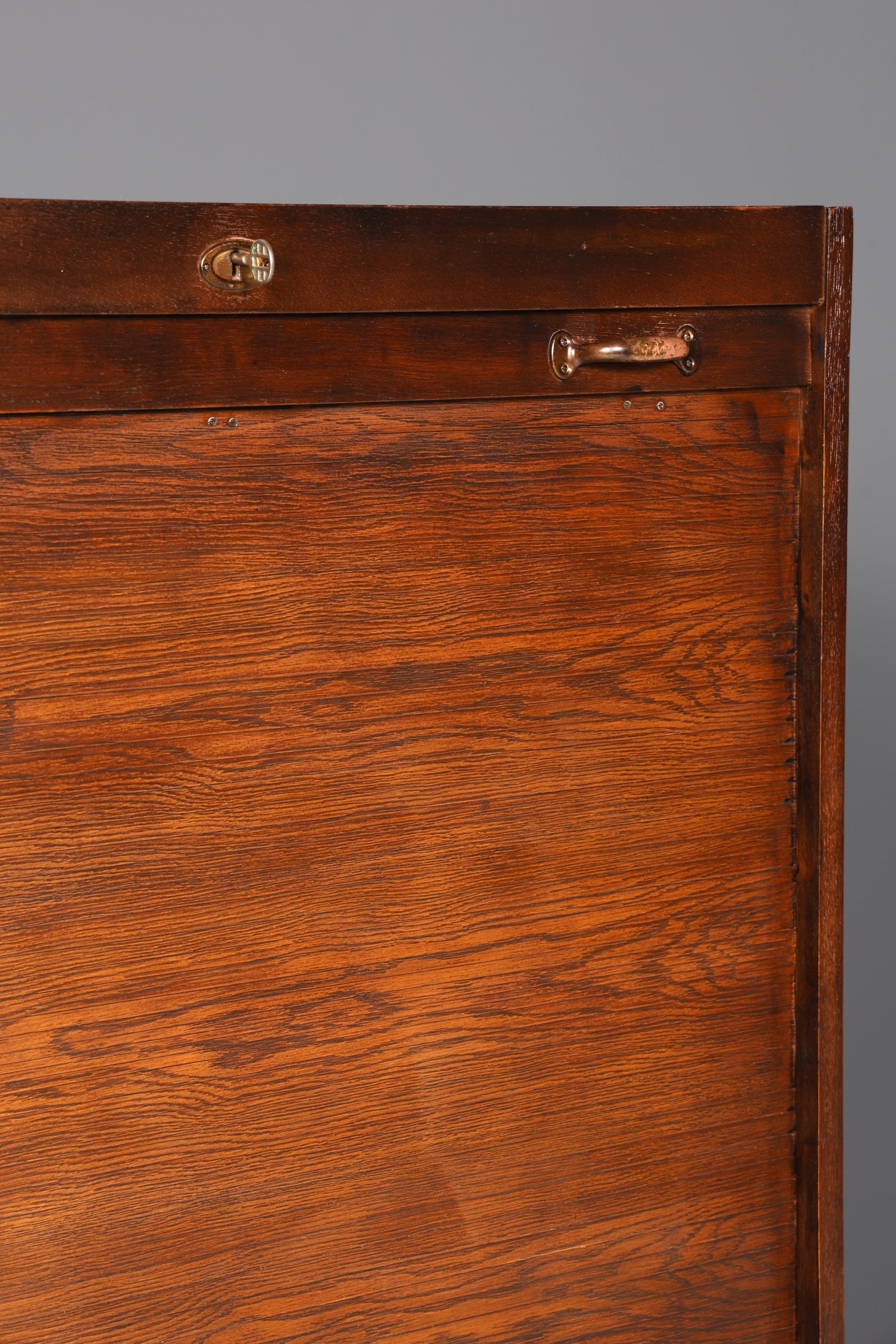 Schlichter Mid Century Rollladenschrank Bauhaus Apothekerschrank Art Deco Aktenschrank Büroschrank