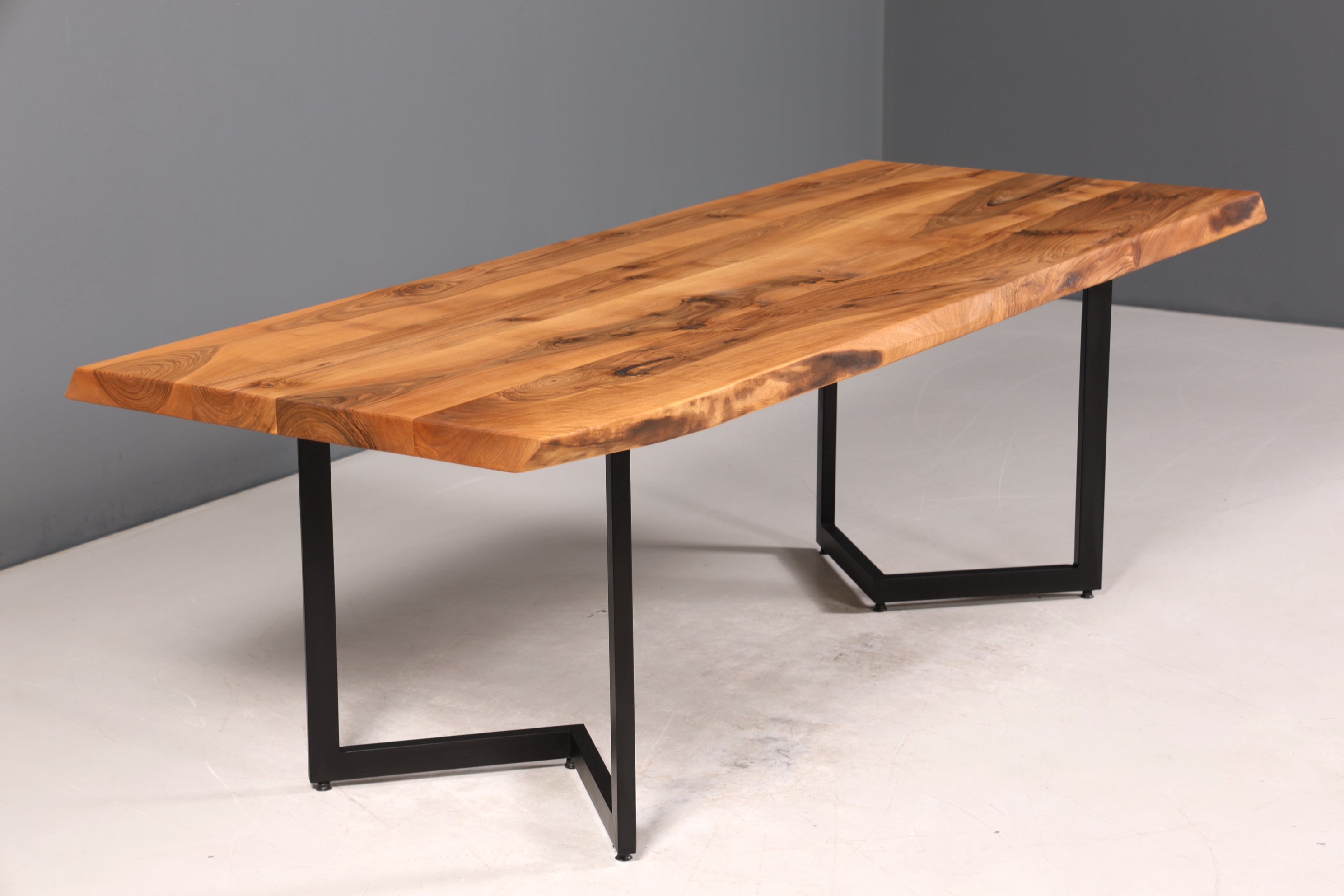 Wunderschöner Nussbaum Tisch 240cm-95cm Esszimmer Tisch Baumkanten Platte massiv Holz Küchentisch