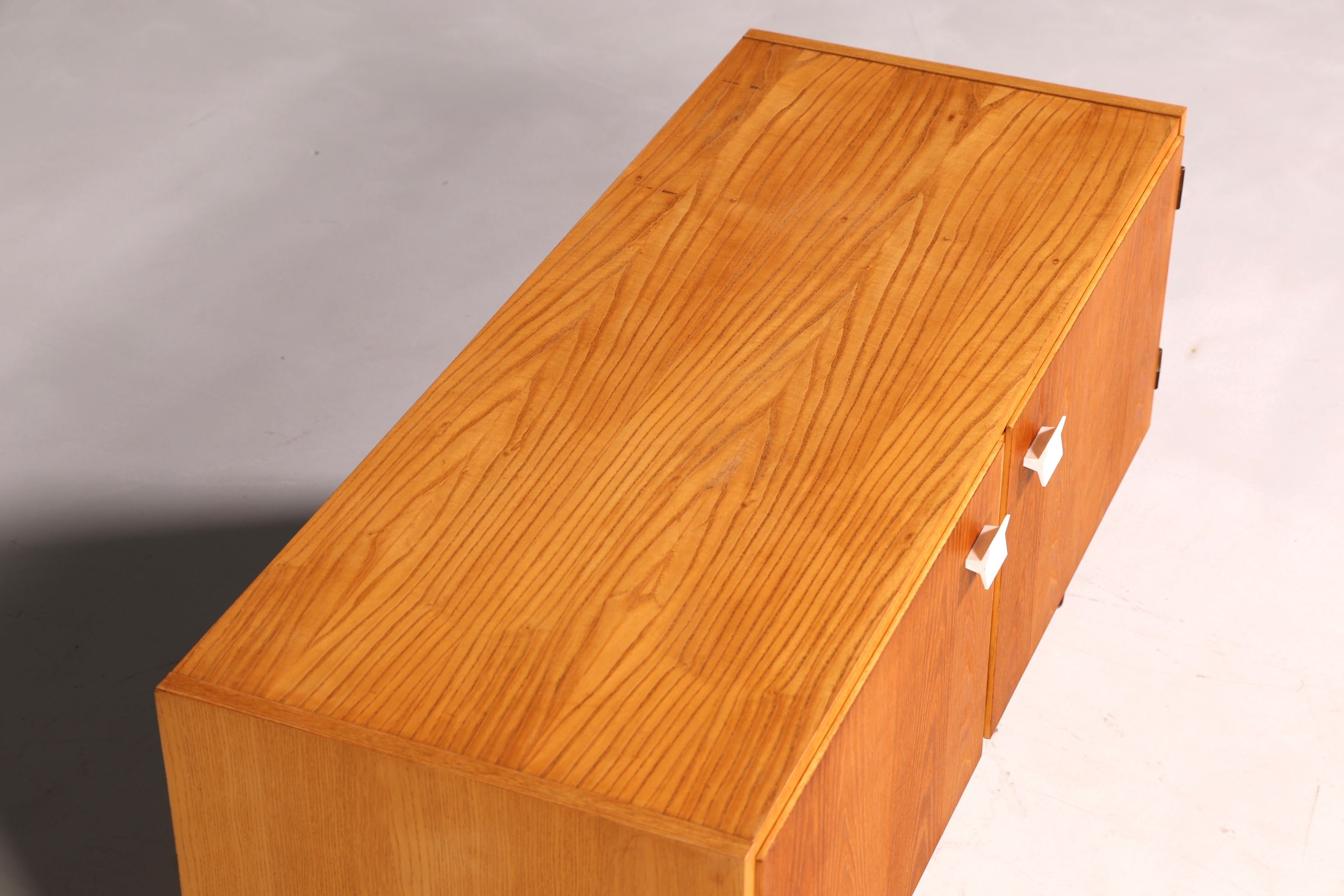 Wunderschöne Original Hellerau Mid Century Kommode Modell 427 Sideboard TV Schrank Vintage echt Holz