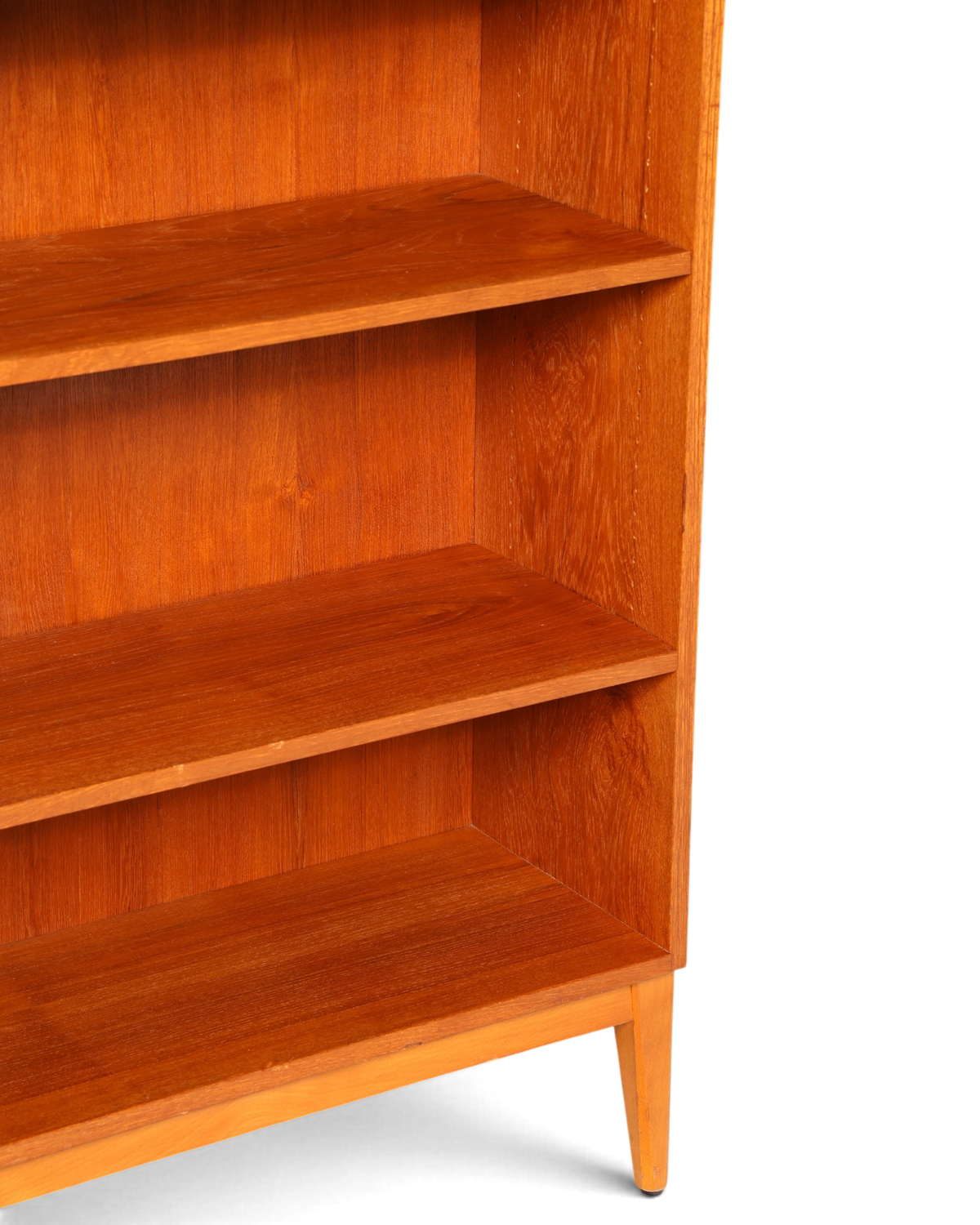 Hauptstadt Möblerei Mid Century Bücherregal aus massivem Holz mit höhenverstellbaren Böden und schöner Maserung